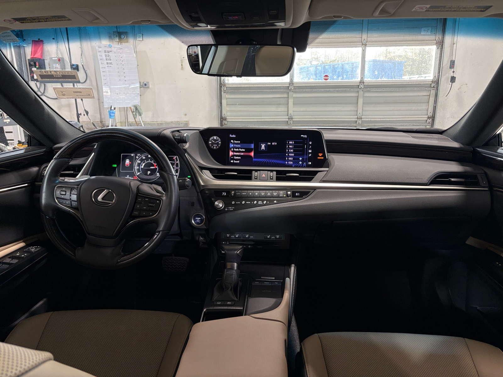 Thumbnail: 2021 Lexus ES - 2