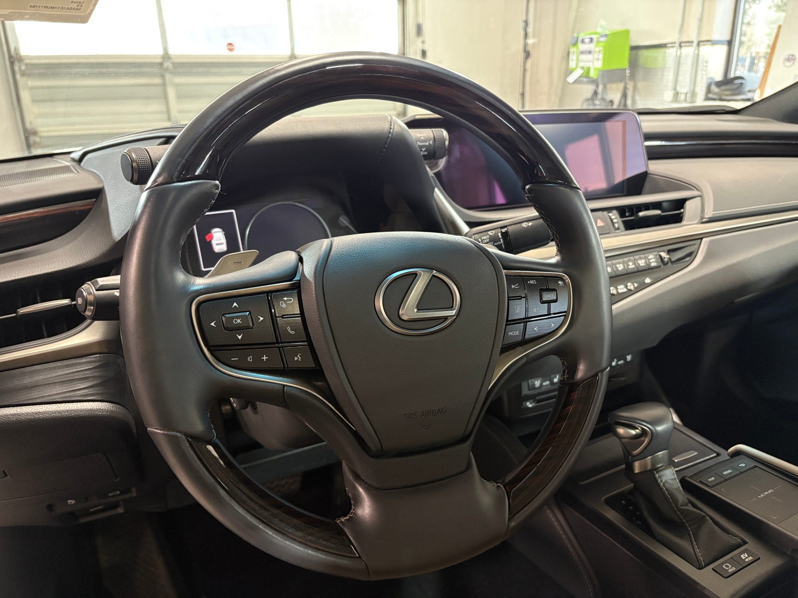 Thumbnail: 2021 Lexus ES - 4