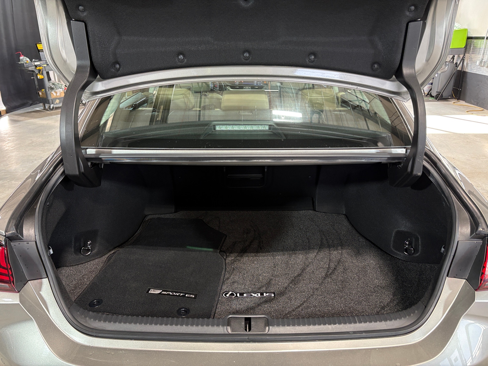 Thumbnail: 2021 Lexus ES - 6