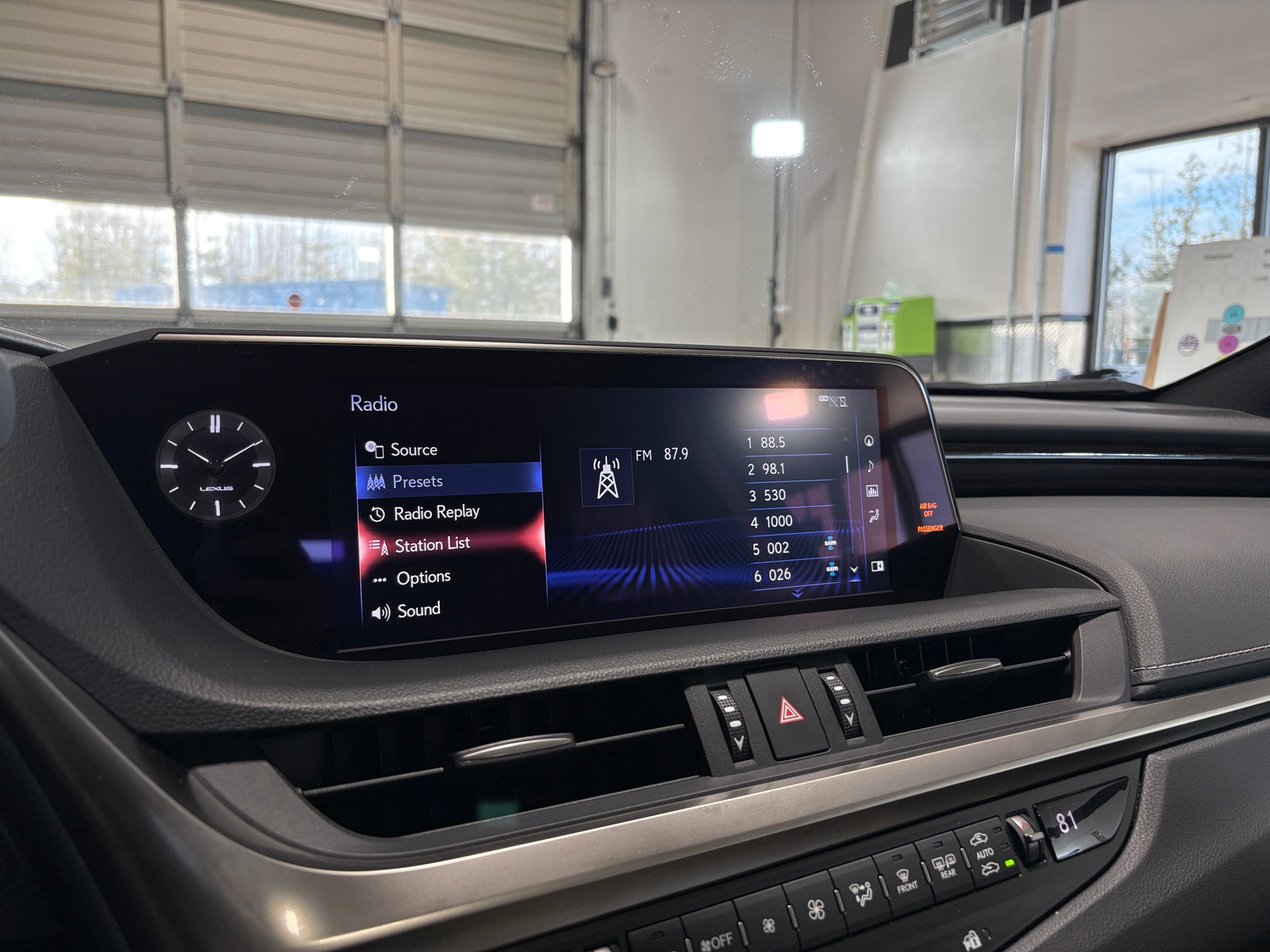 Thumbnail: 2021 Lexus ES - 3