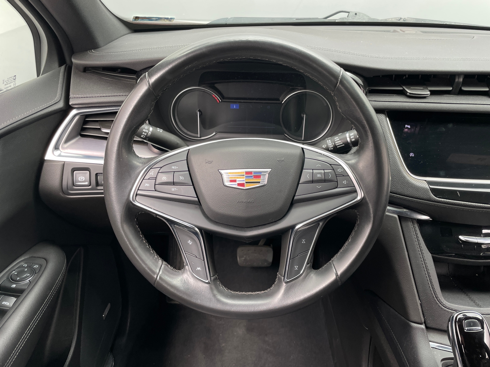 Thumbnail: 2023 Cadillac XT5 - 4