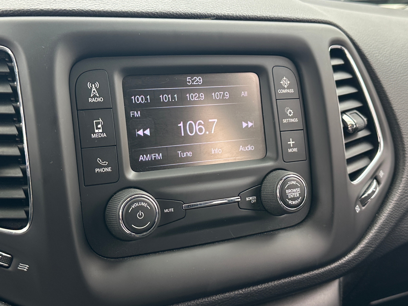 Thumbnail: 2018 Jeep Compass - 4