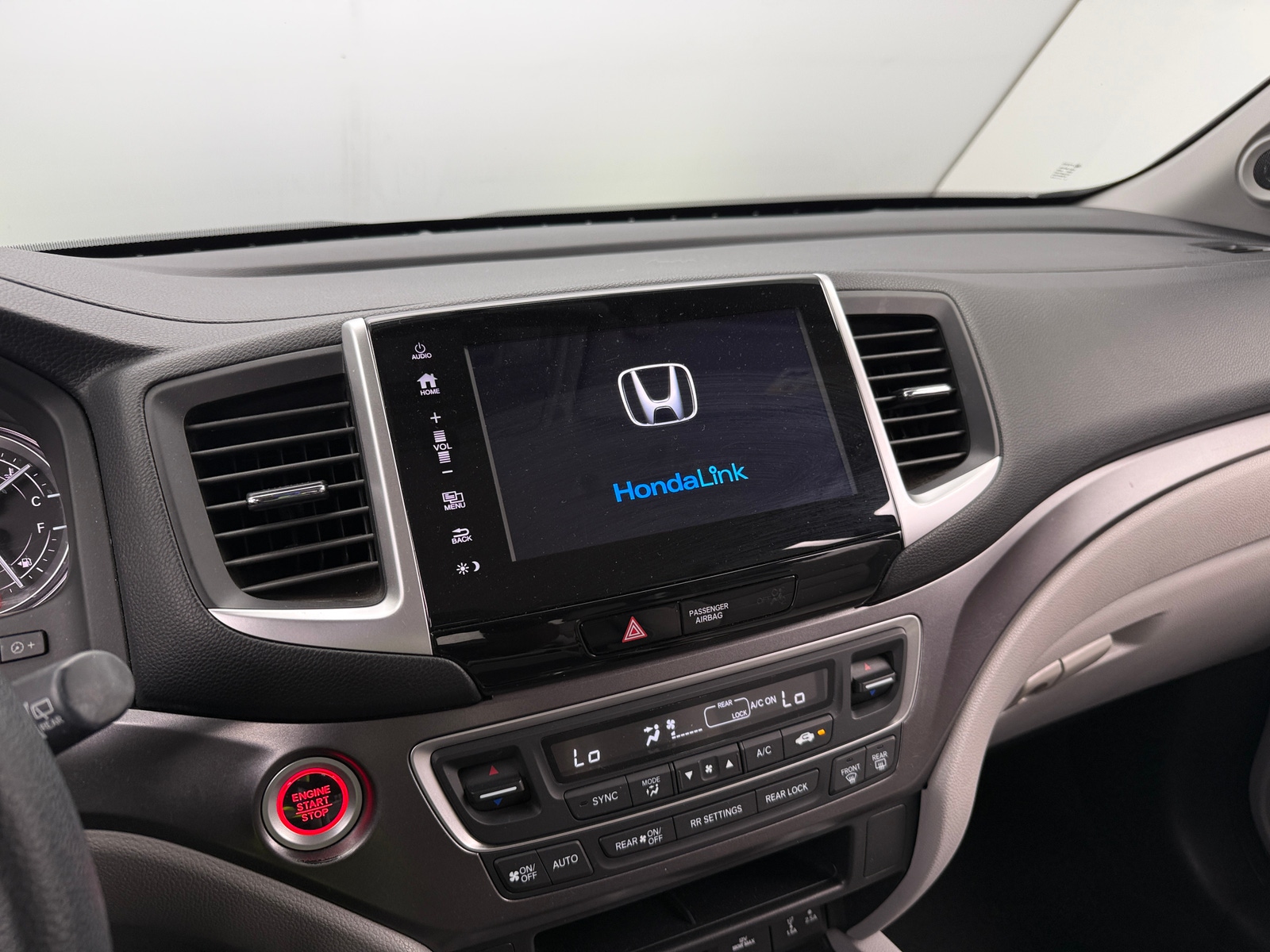 Thumbnail: 2018 Honda Pilot - 4