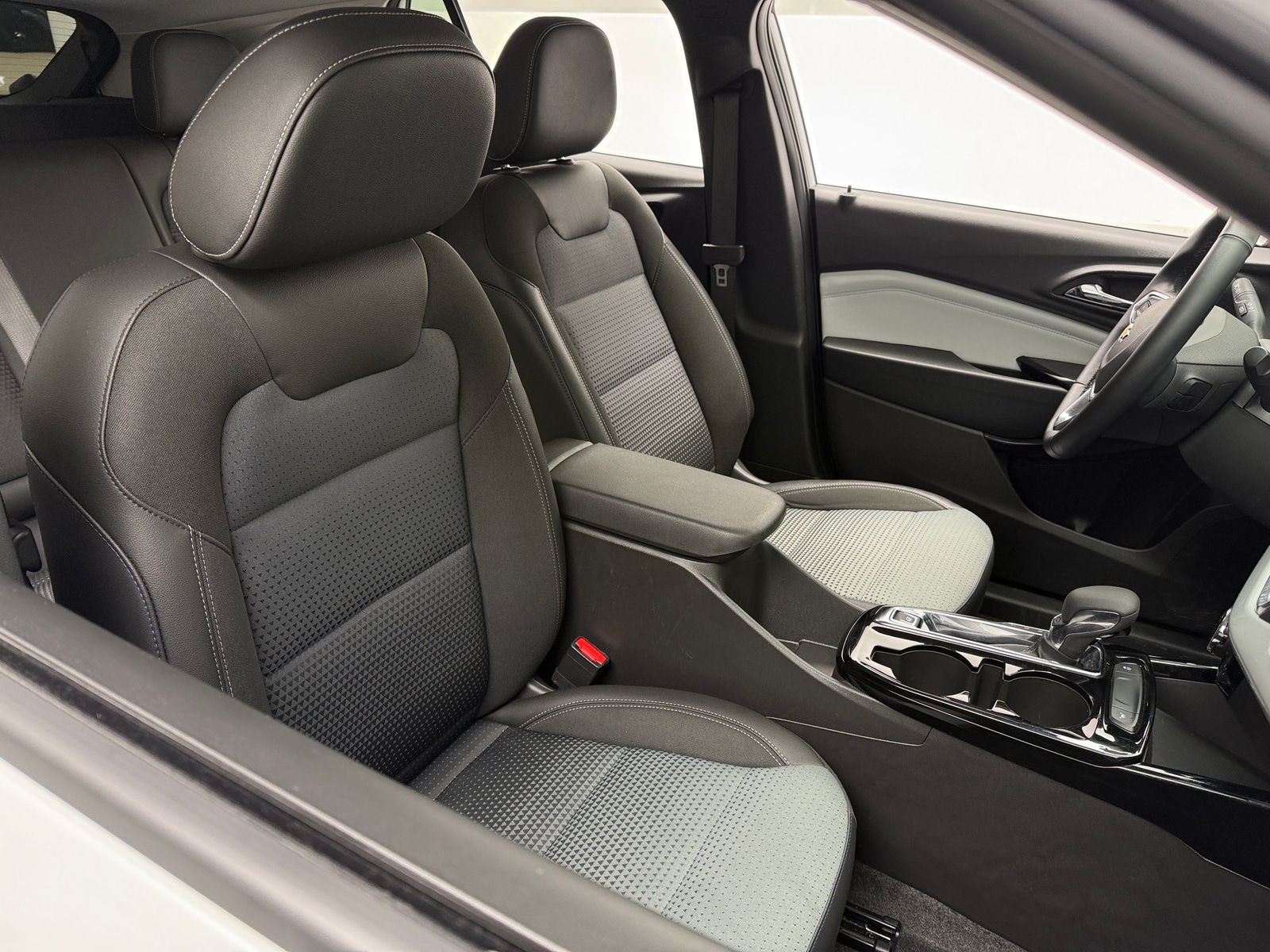 Thumbnail: 2025 Chevrolet Trax - 2