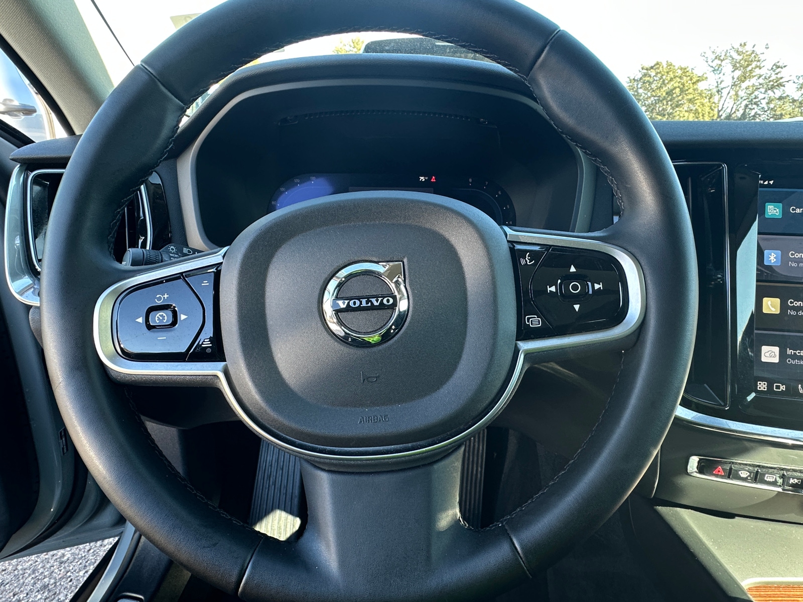 Thumbnail: 2025 Volvo V60 - 4