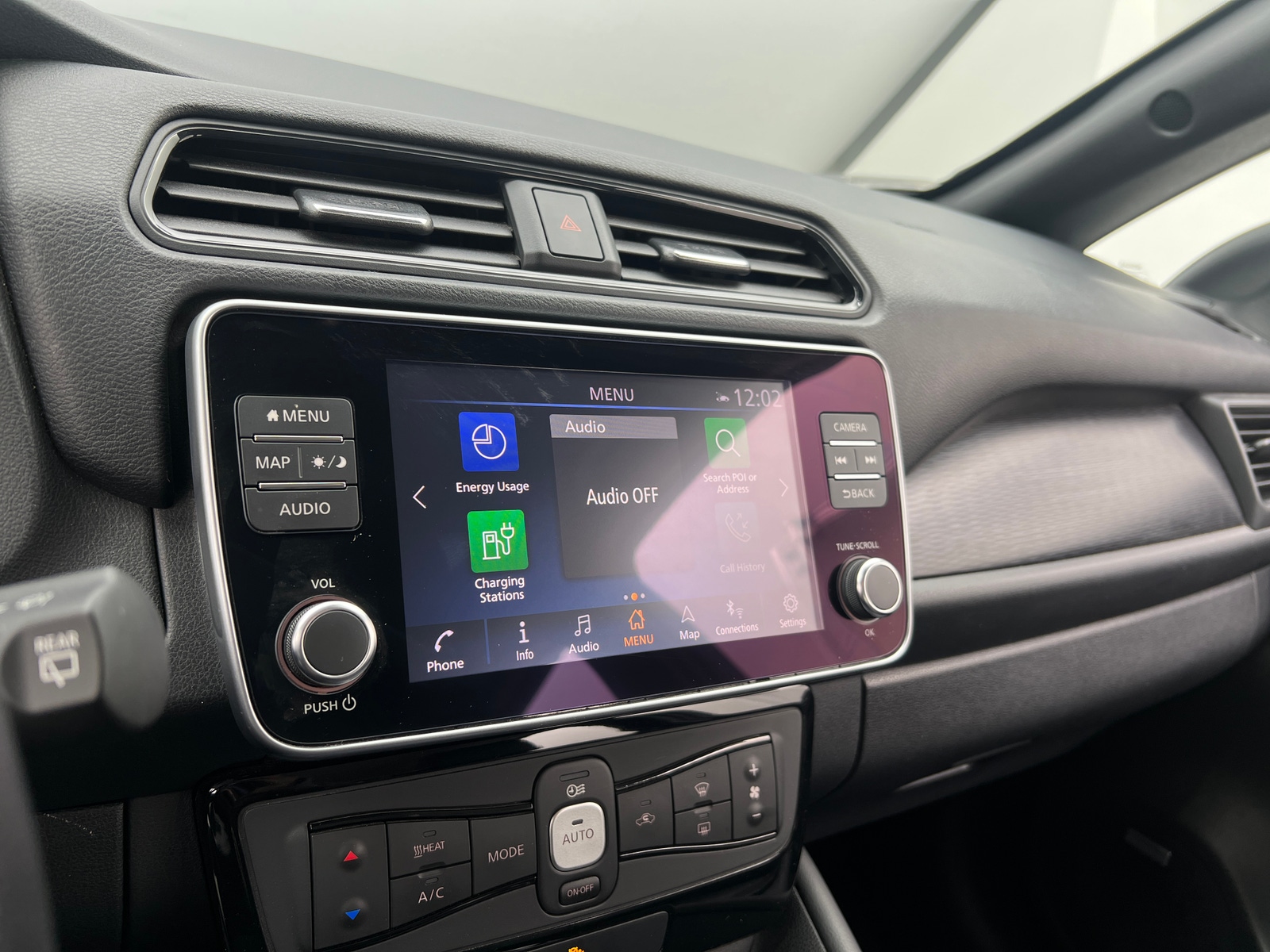 Thumbnail: 2022 Nissan Leaf - 3