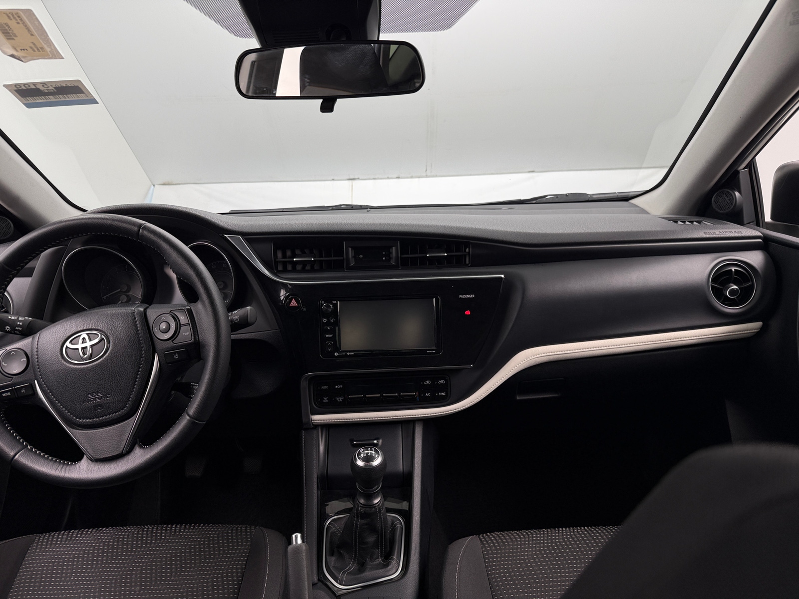 Thumbnail: 2017 Toyota Corolla iM - 3