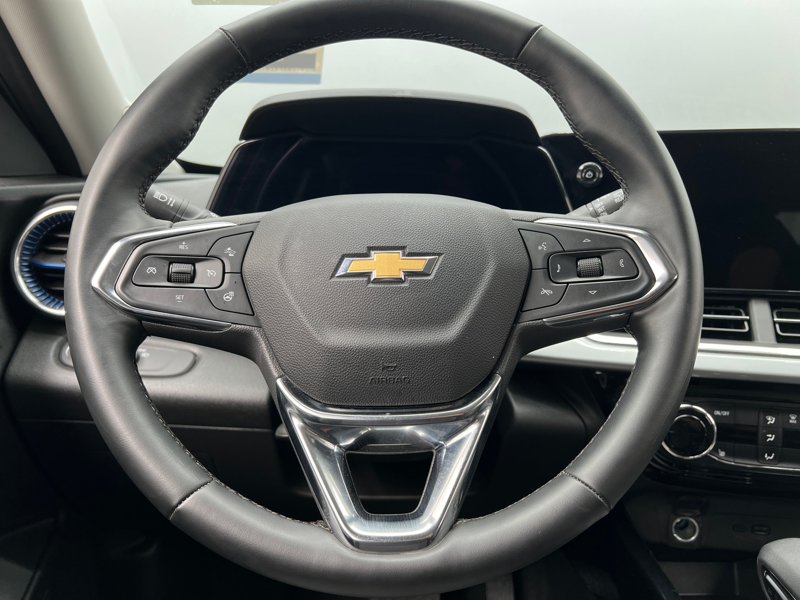 Thumbnail: 2025 Chevrolet Trax - 5