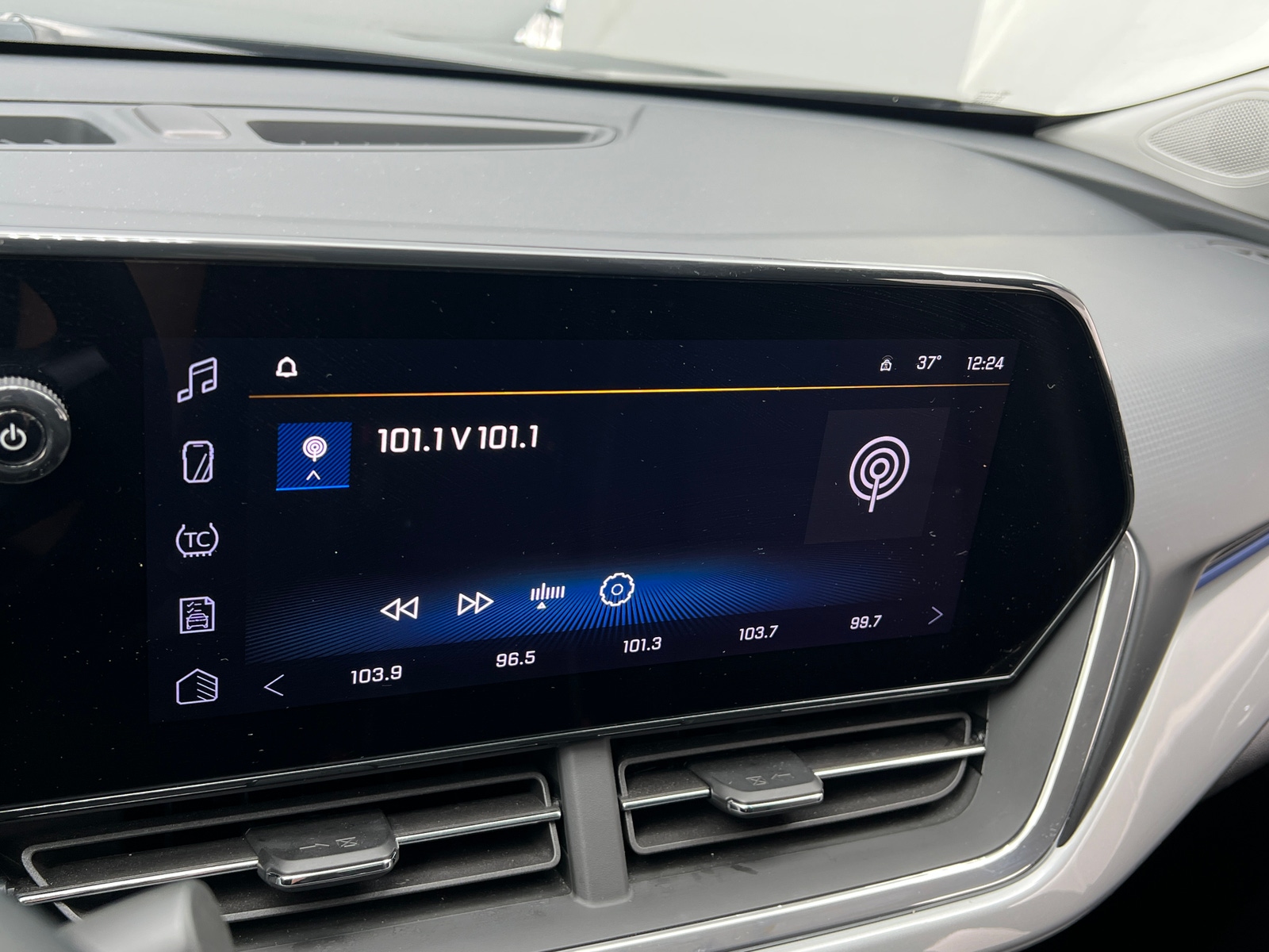 Thumbnail: 2025 Chevrolet Trax - 4