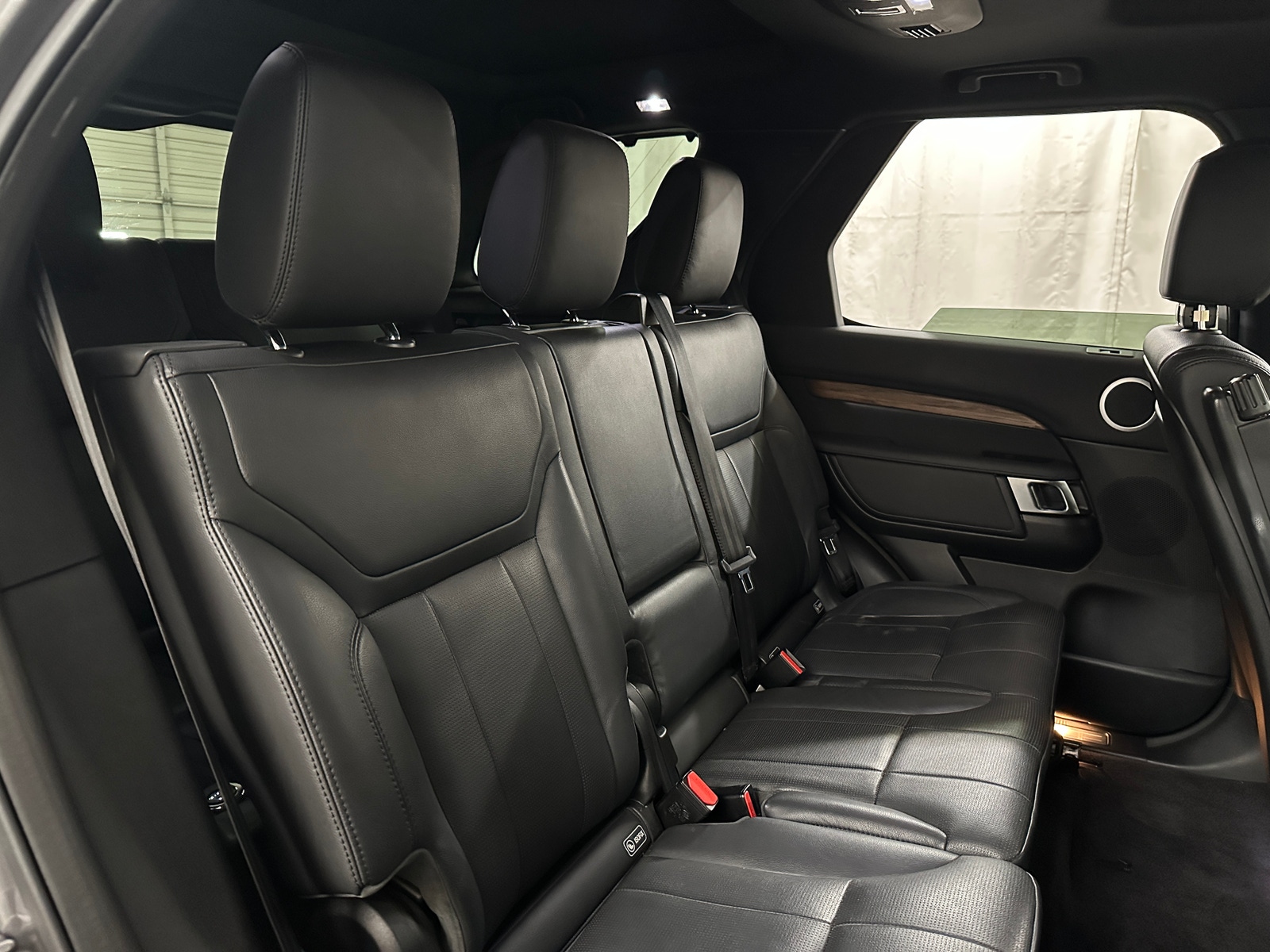 Thumbnail: 2019 Land Rover Discovery - 5