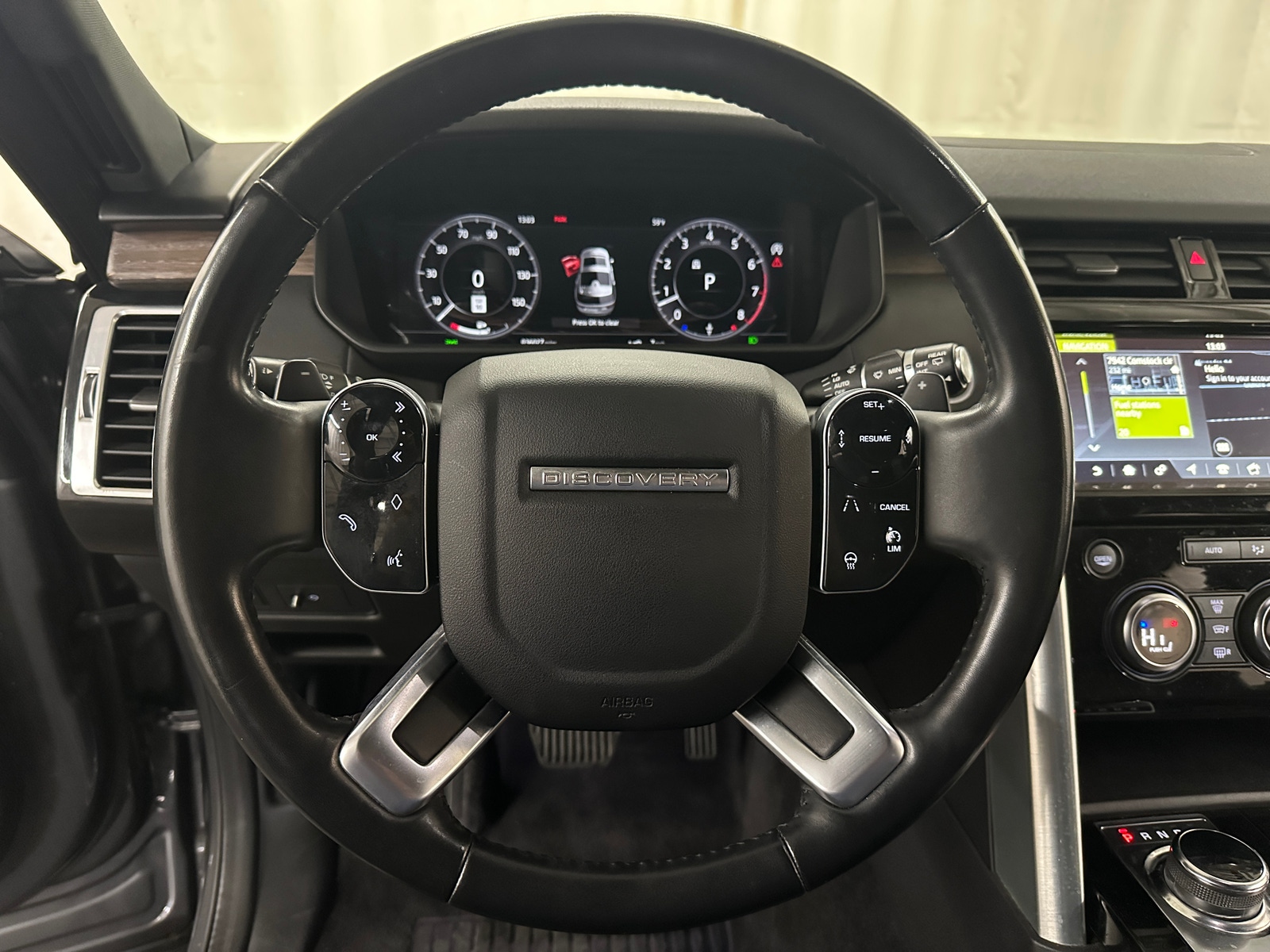 Thumbnail: 2019 Land Rover Discovery - 4