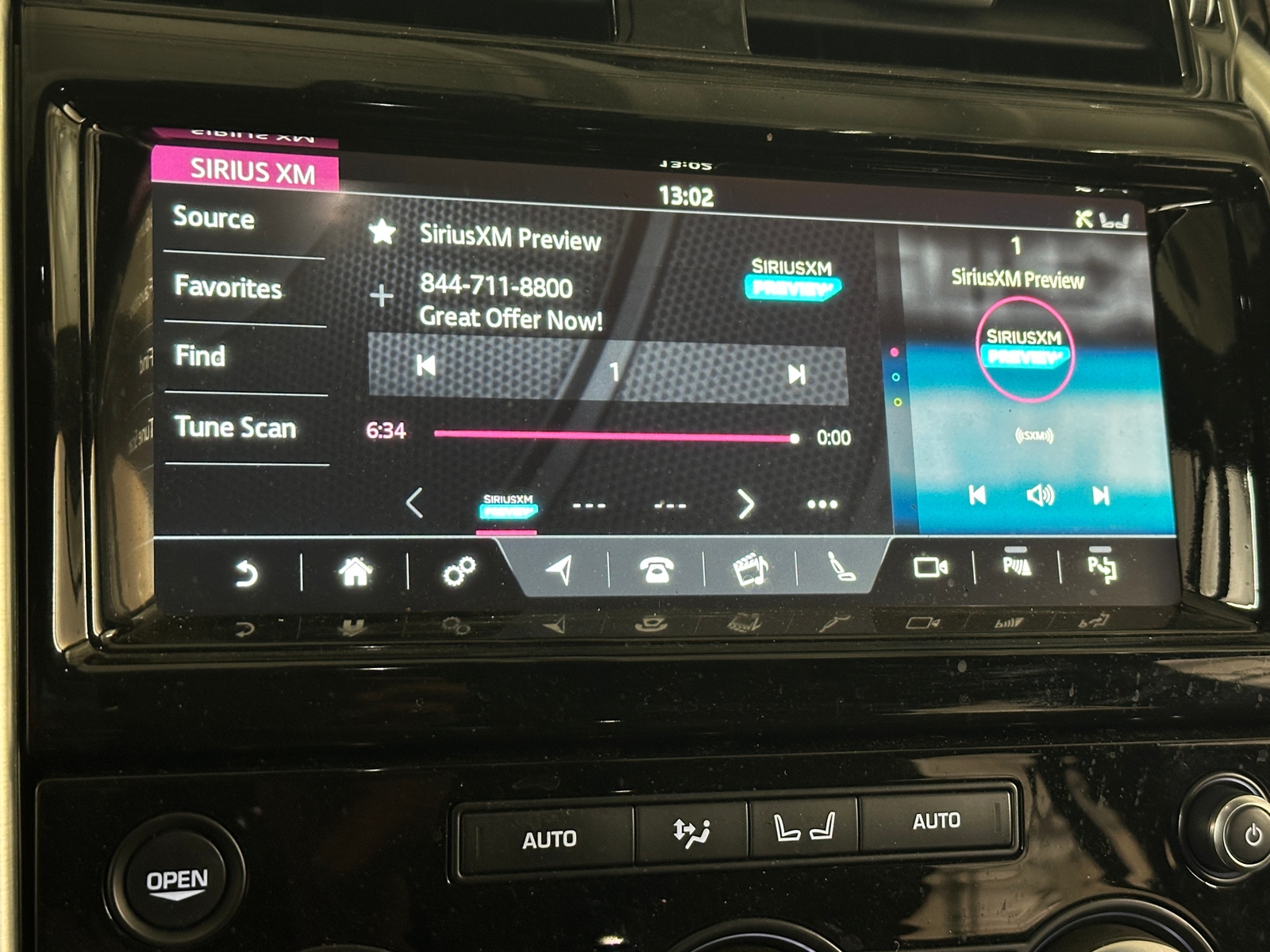 Thumbnail: 2019 Land Rover Discovery - 3