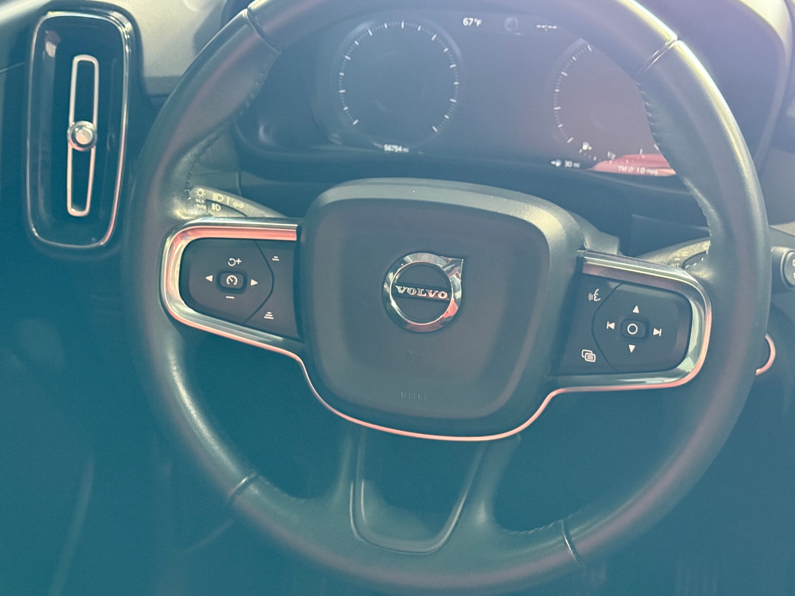 Thumbnail: 2019 Volvo XC40 - 4