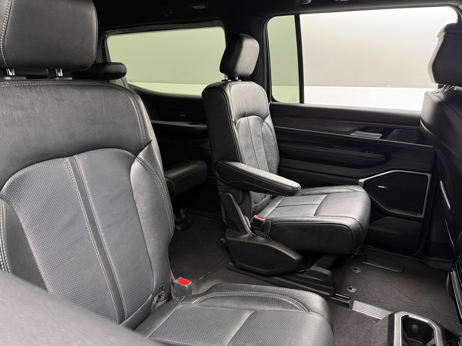 Thumbnail: 2024 Jeep Wagoneer - 5