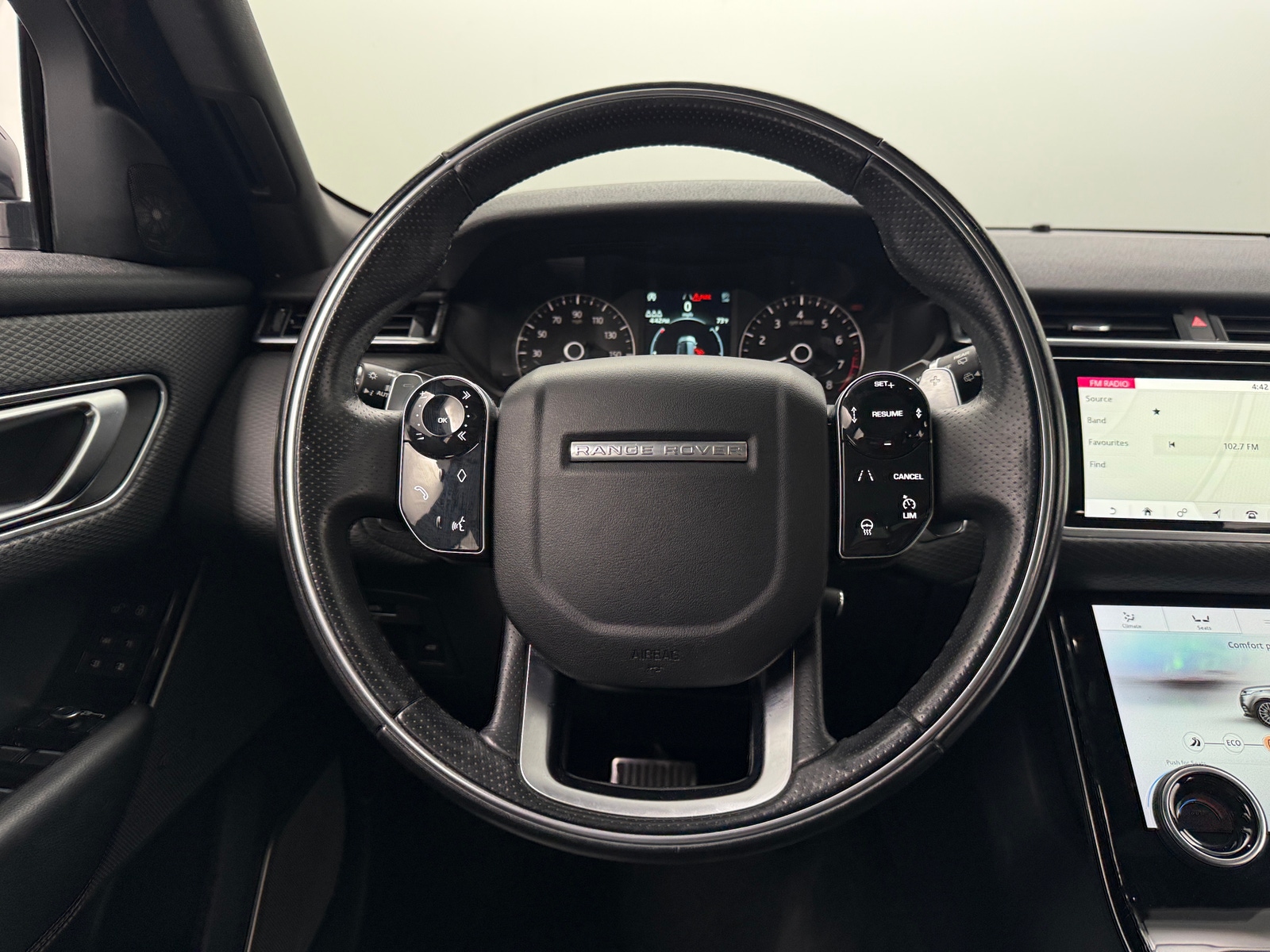 Thumbnail: 2020 Land Rover Range Rover Velar - 4