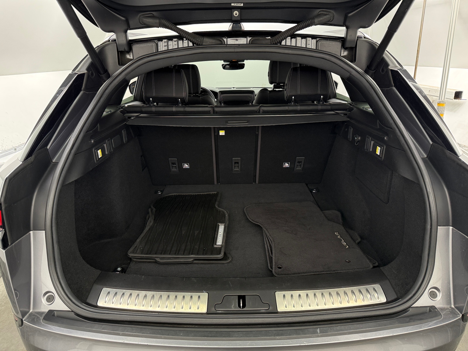 Thumbnail: 2020 Land Rover Range Rover Velar - 6