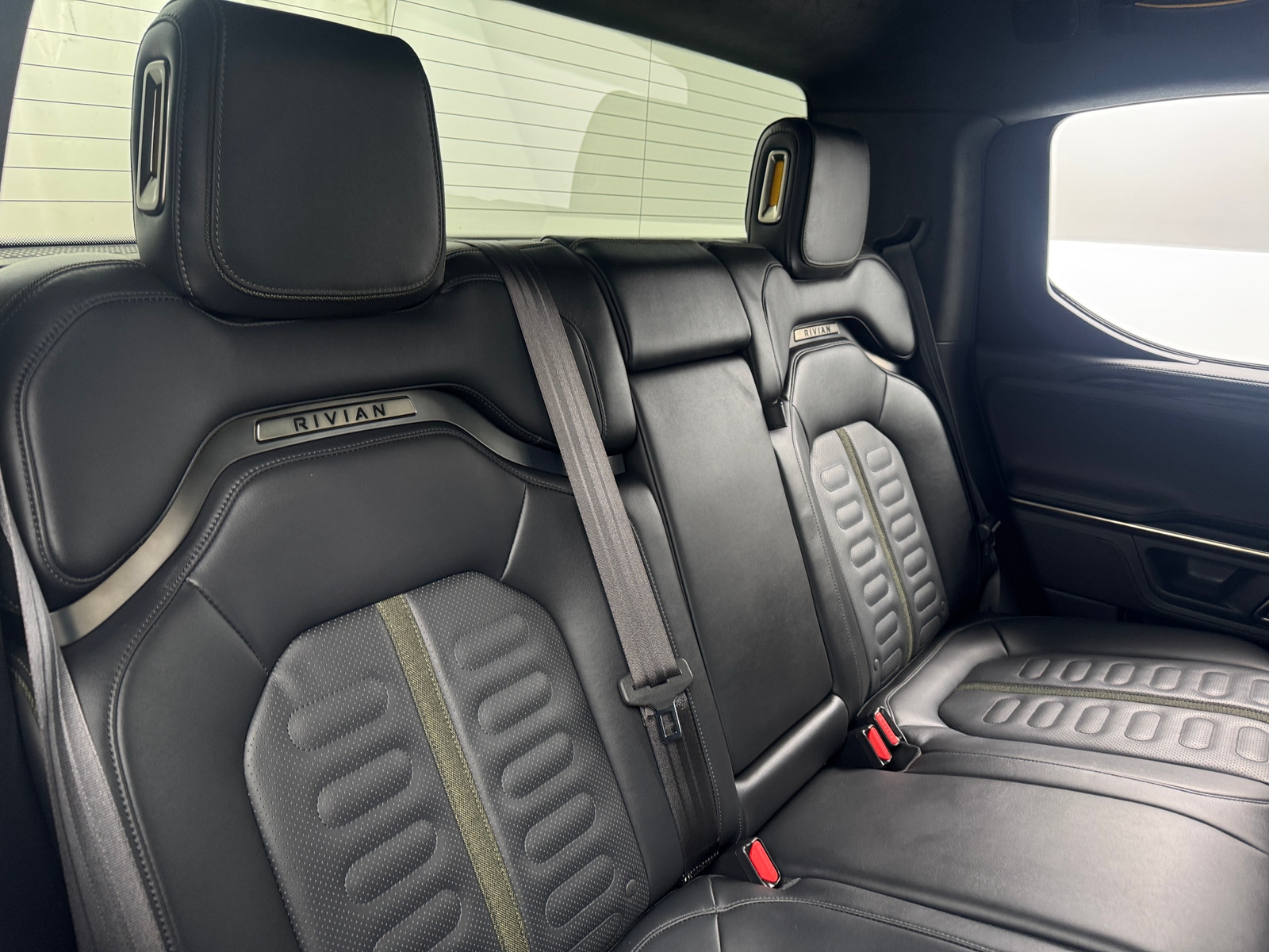 Thumbnail: 2022 Rivian R1T - 5