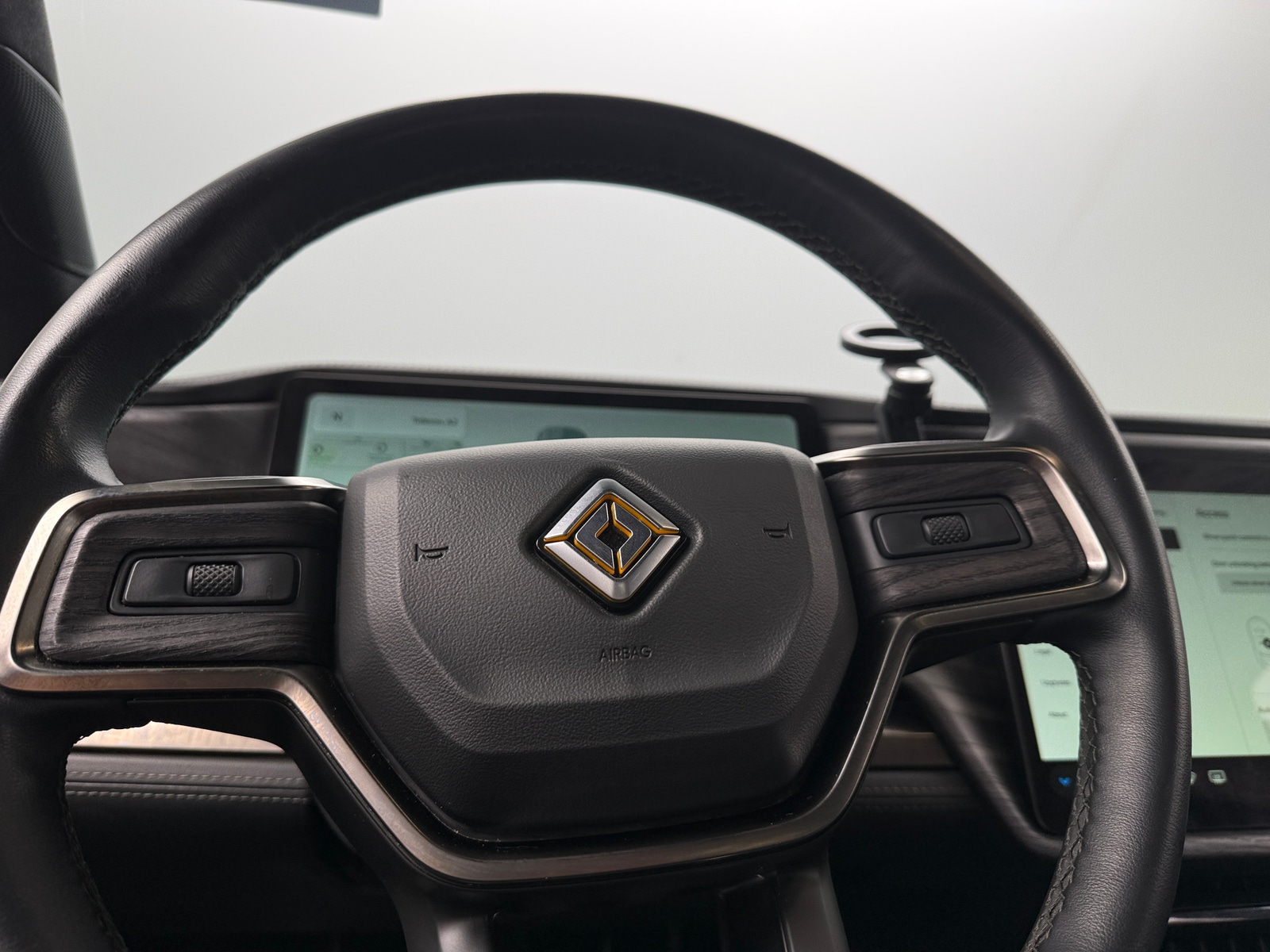 Thumbnail: 2022 Rivian R1T - 4