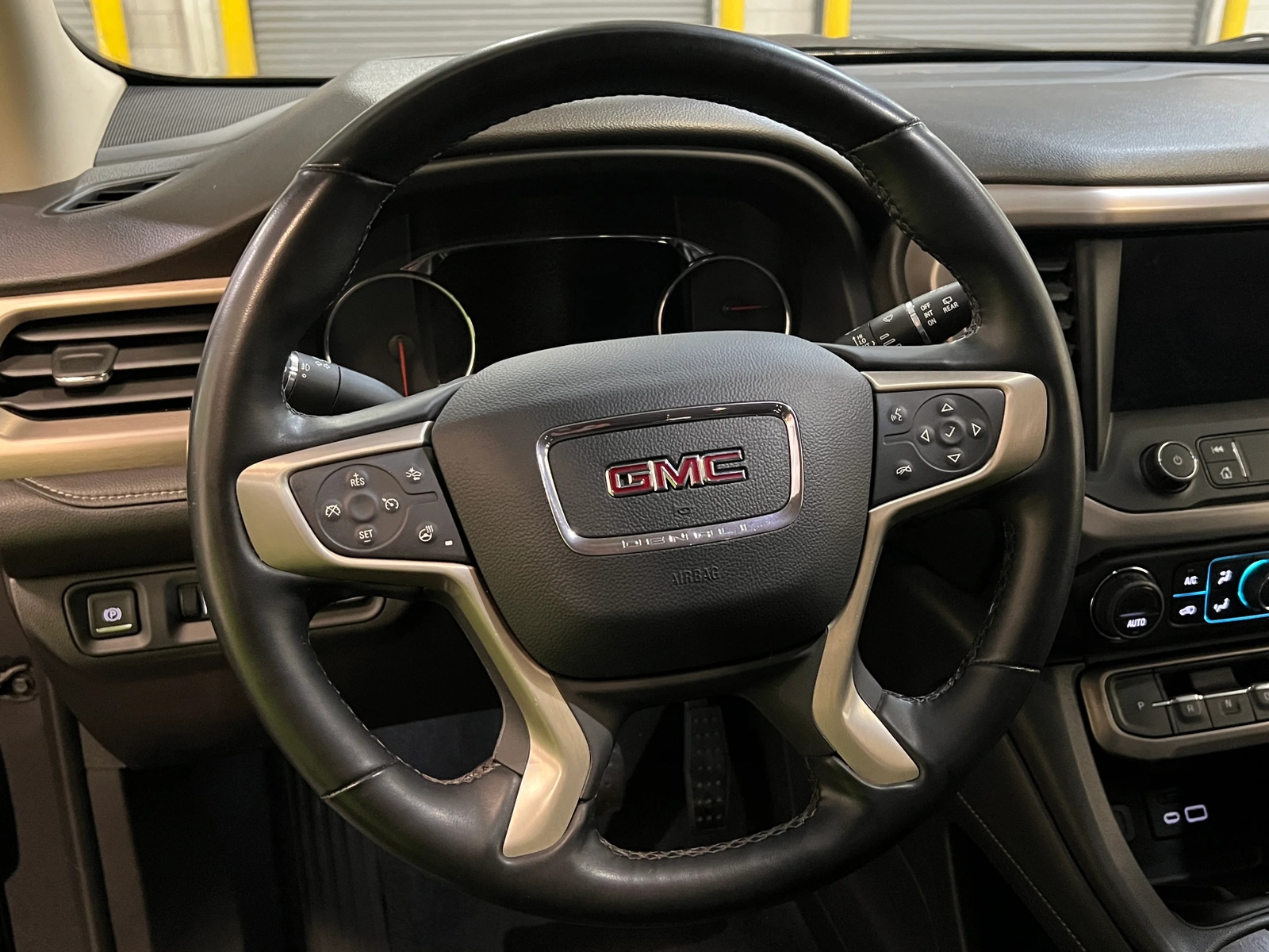 Thumbnail: 2023 GMC Acadia - 4