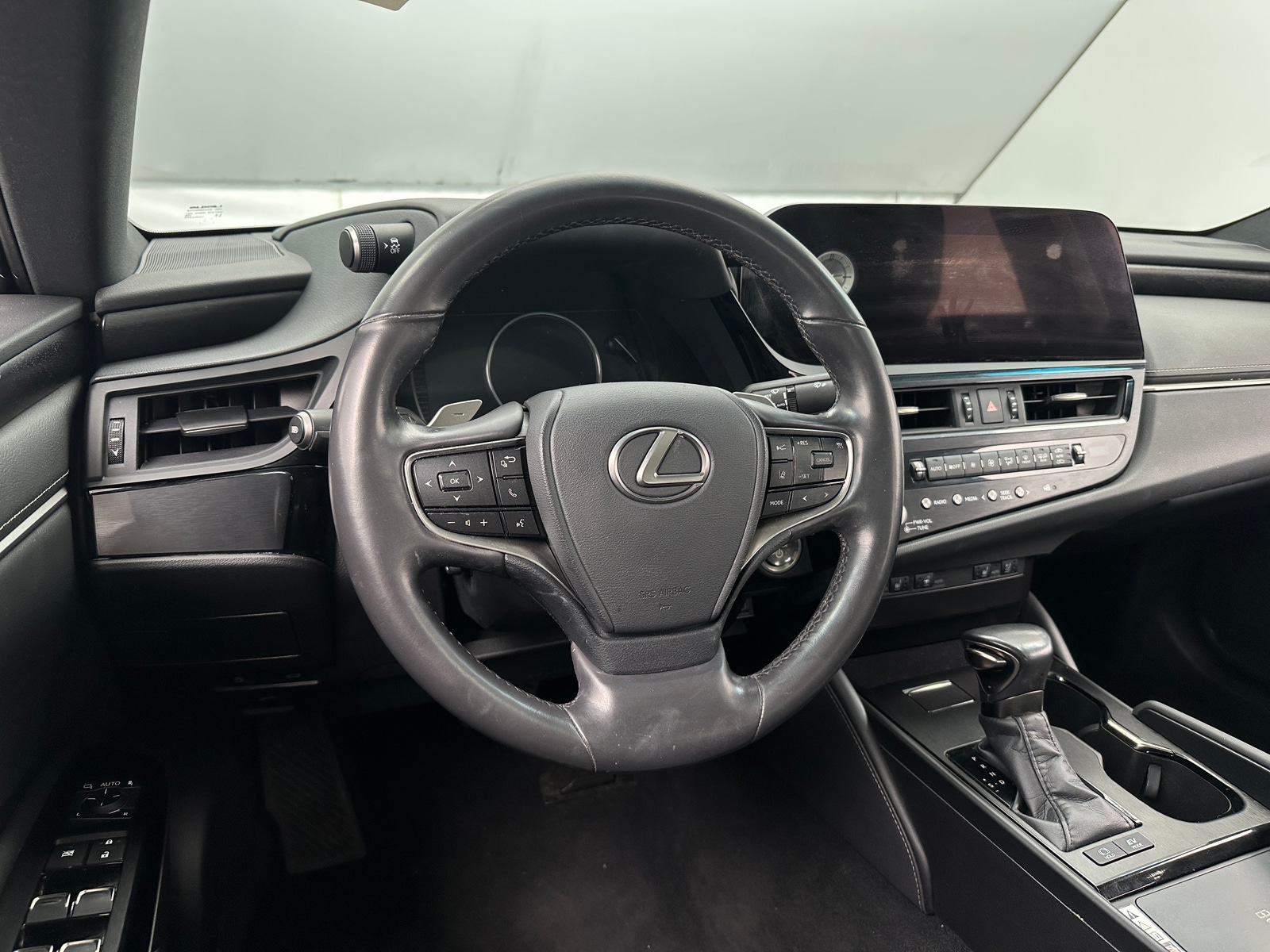 Thumbnail: 2023 Lexus ES - 4