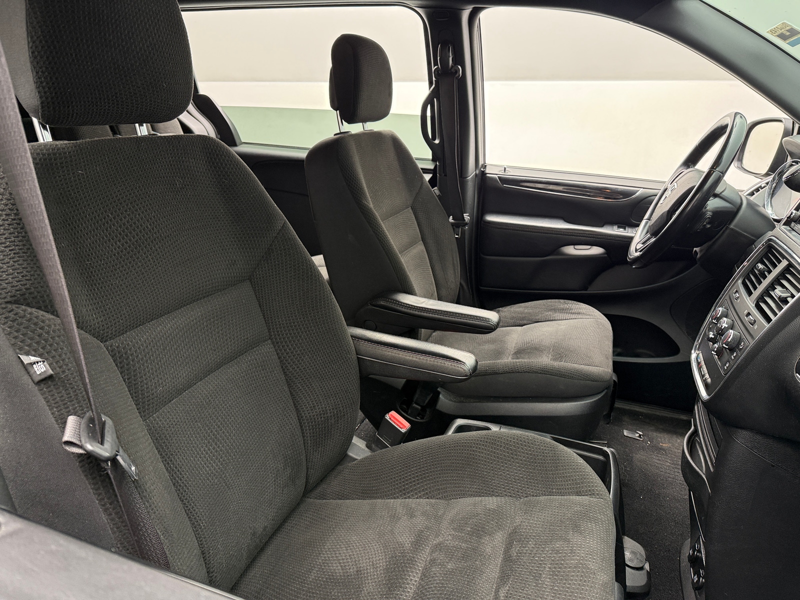 Thumbnail: 2019 Dodge Grand Caravan - 2