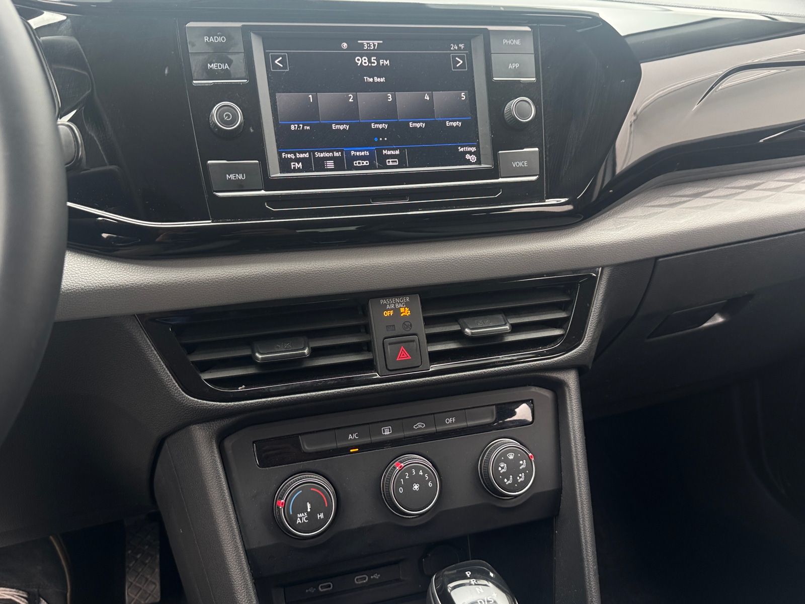 Thumbnail: 2022 Volkswagen Taos - 4