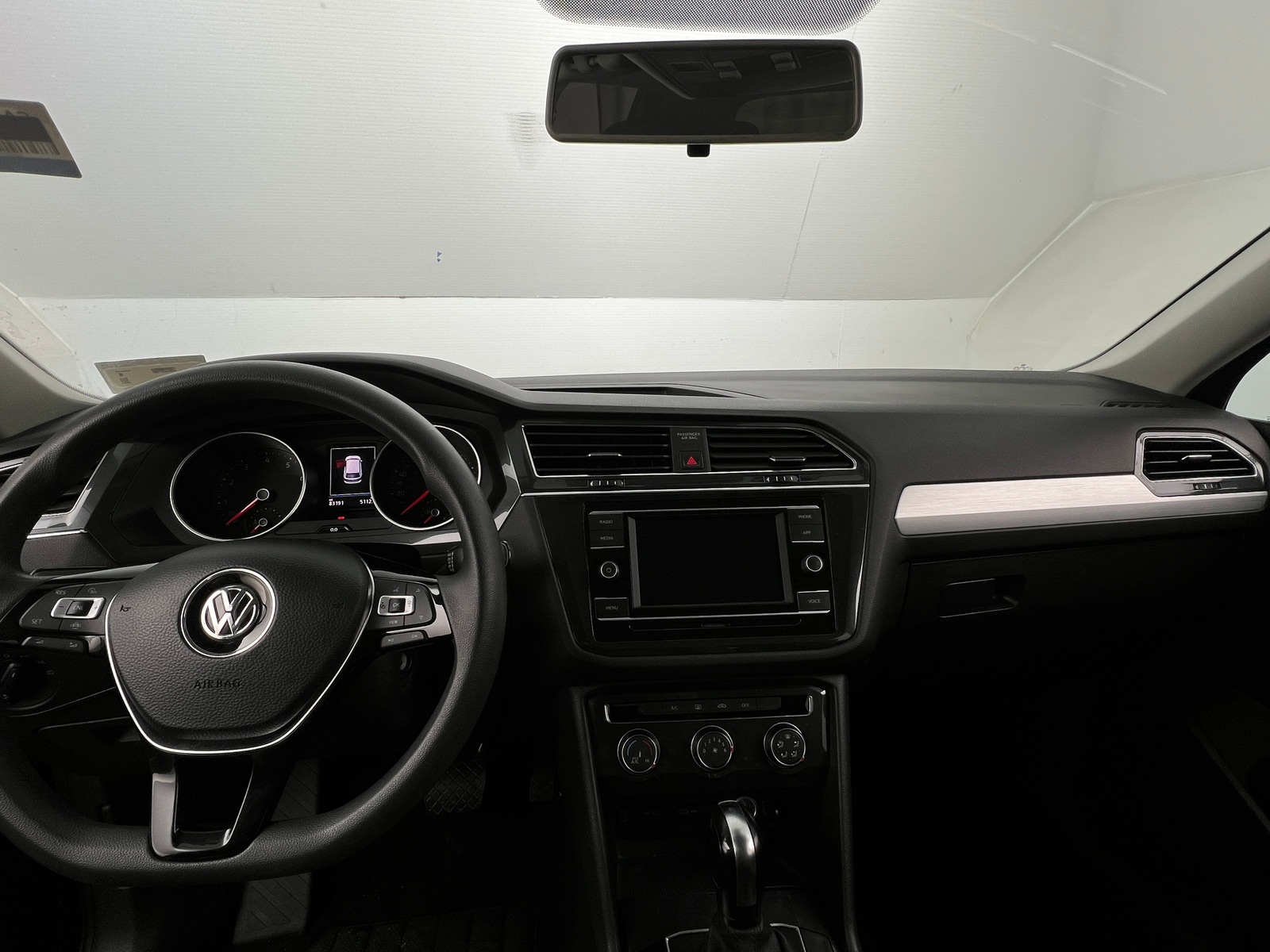 Thumbnail: 2021 Volkswagen Tiguan - 3