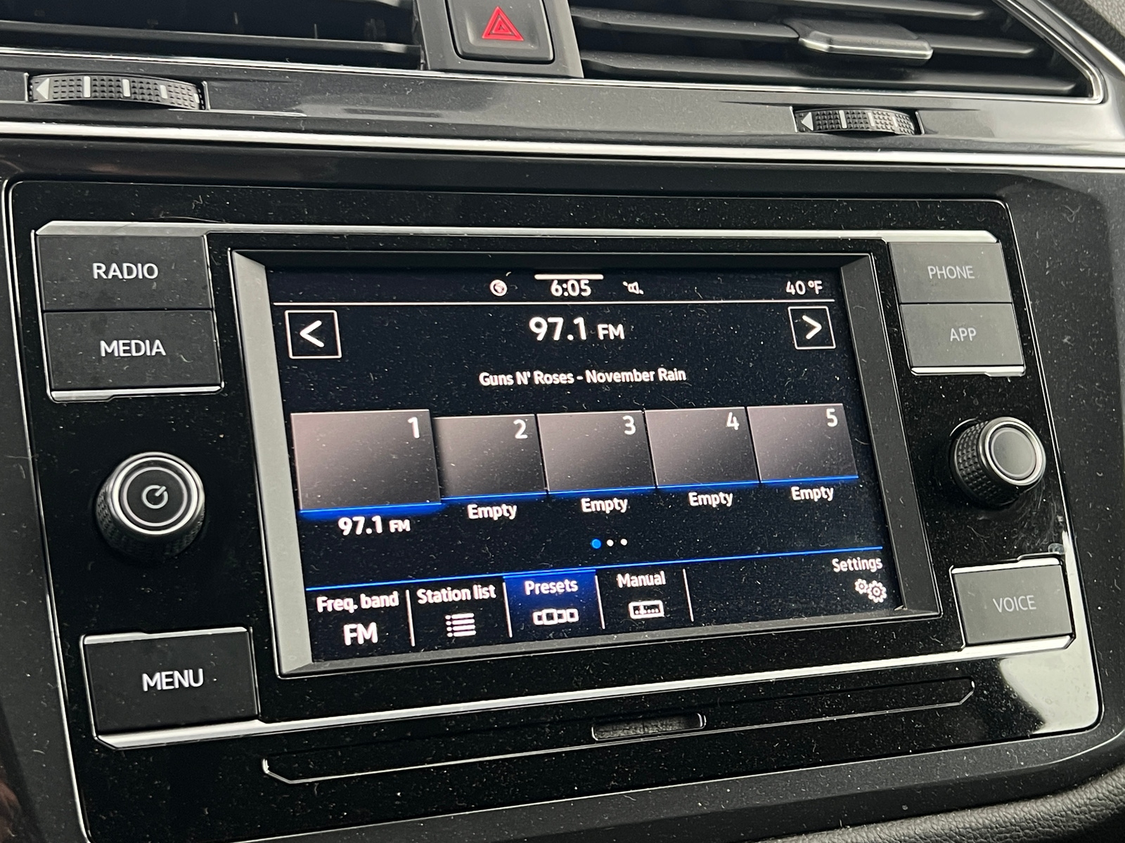 Thumbnail: 2021 Volkswagen Tiguan - 4