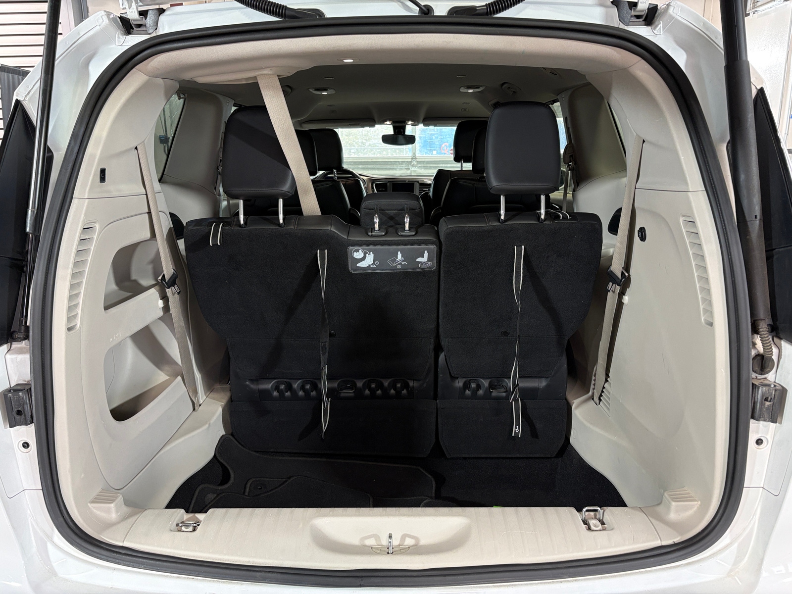 Thumbnail: 2018 Chrysler Pacifica - 6