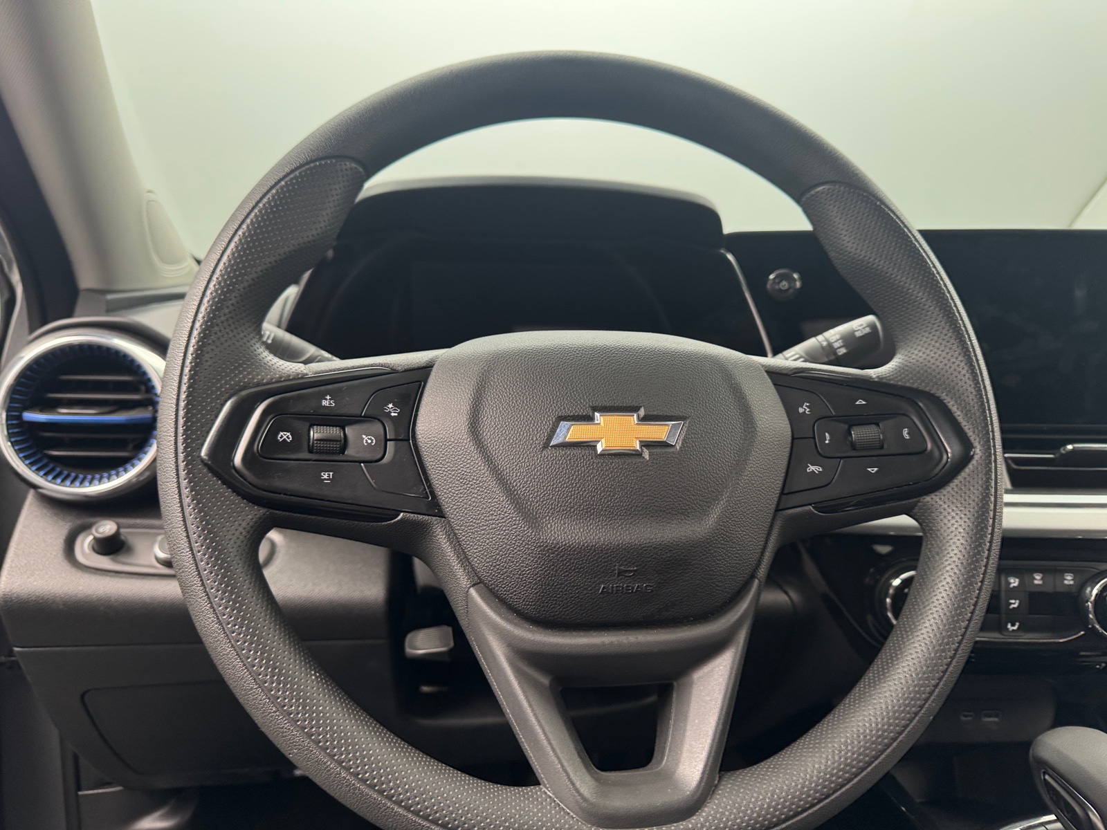 Thumbnail: 2025 Chevrolet Trax - 5