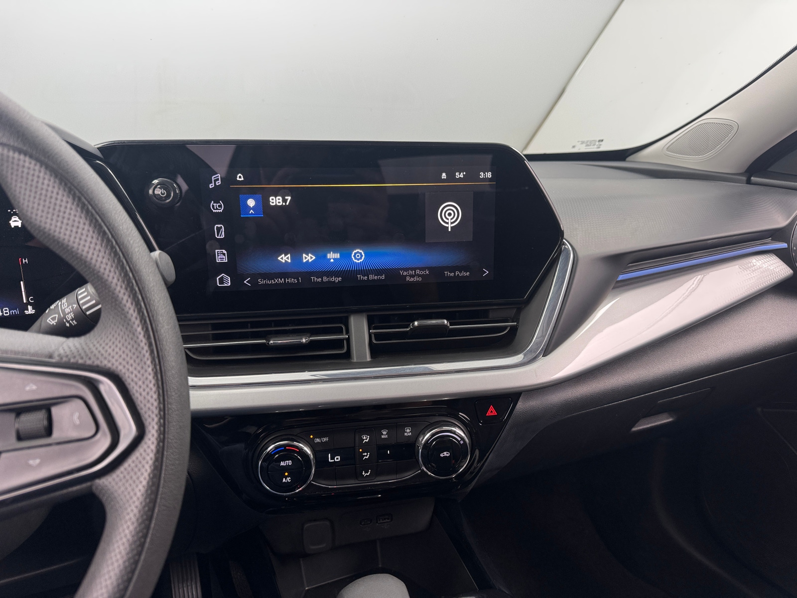 Thumbnail: 2025 Chevrolet Trax - 4