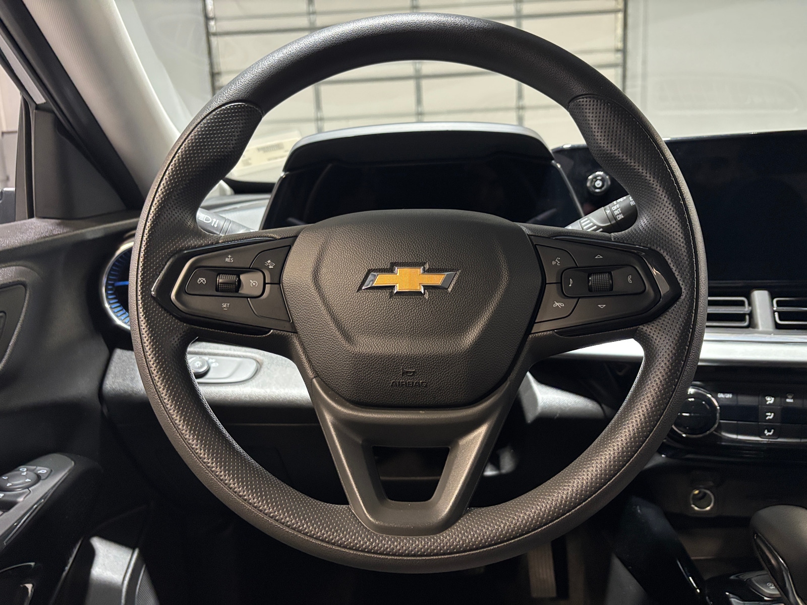 Thumbnail: 2025 Chevrolet Trax - 5