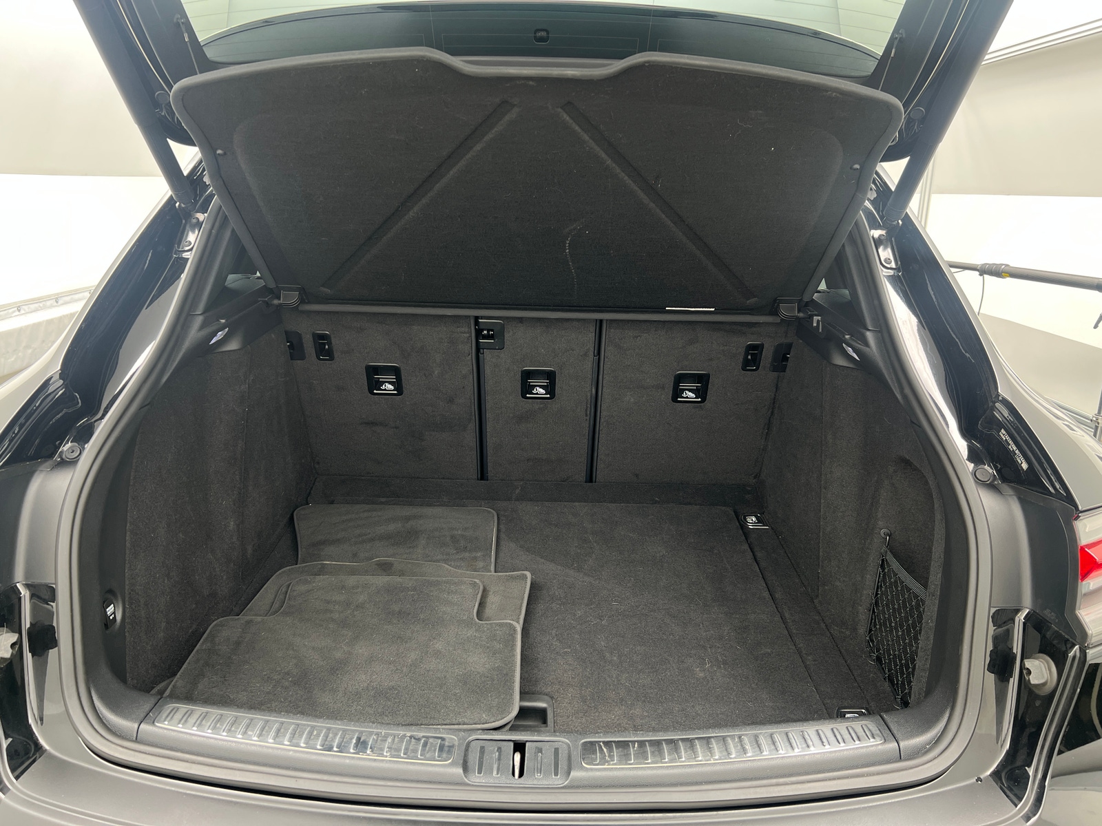 Thumbnail: 2021 Porsche Macan - 6