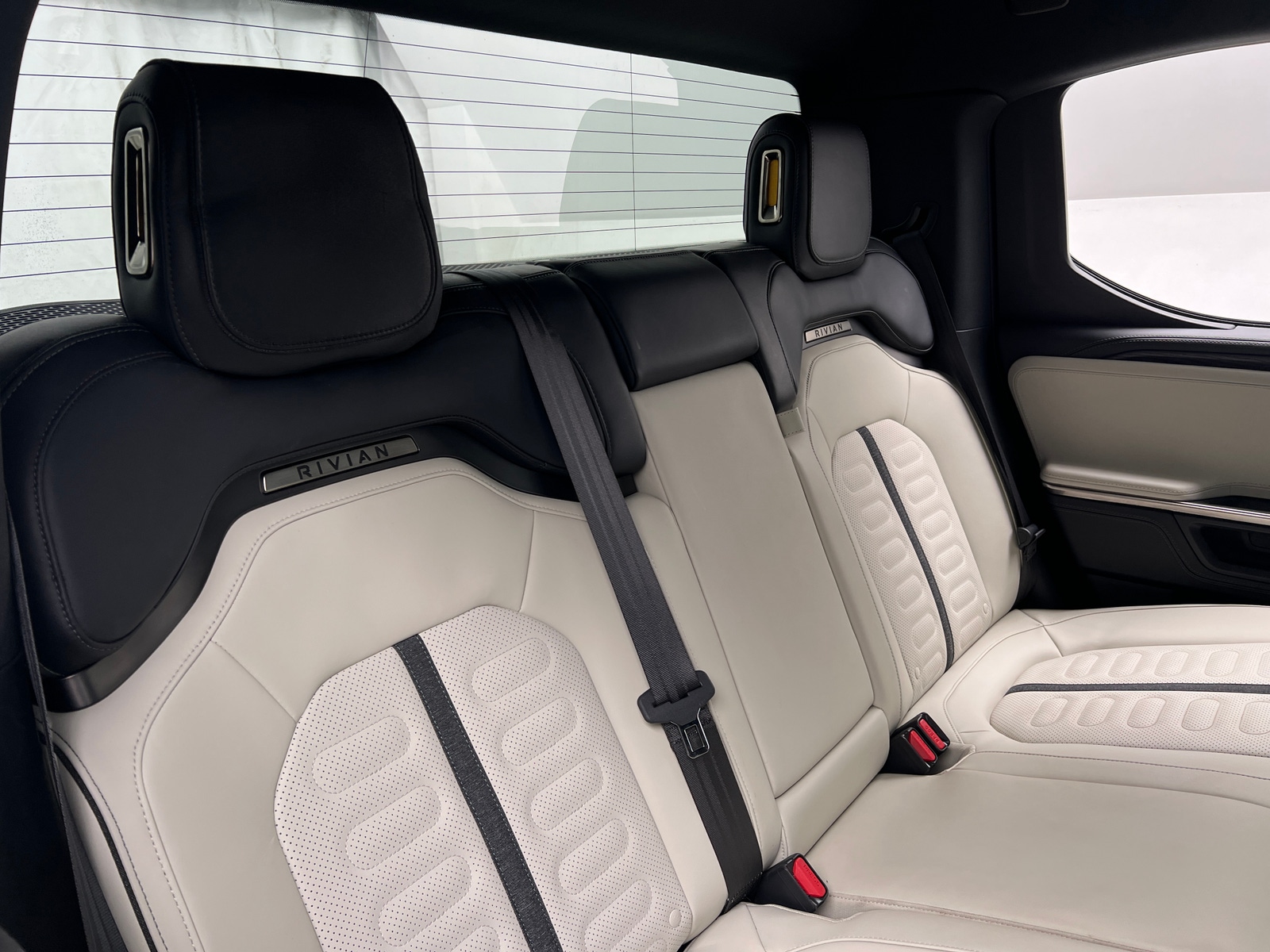 Thumbnail: 2025 Rivian R1T - 5