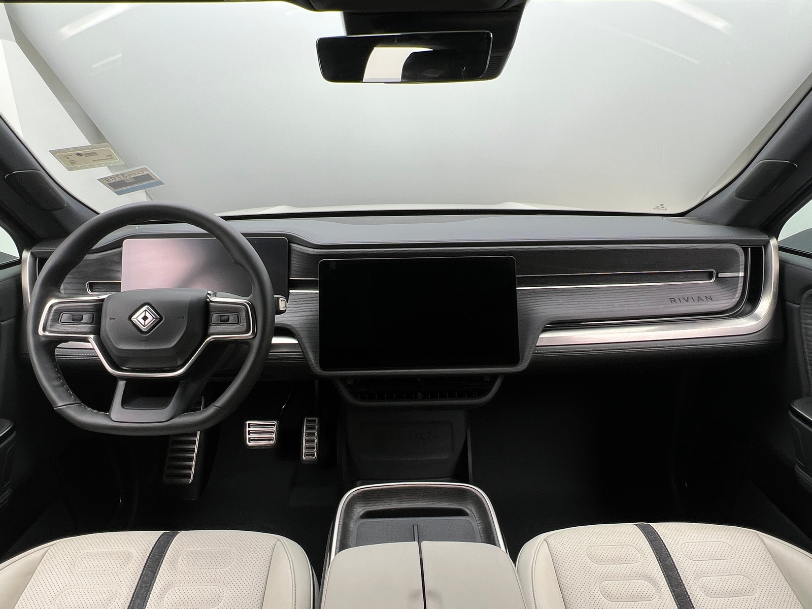 Thumbnail: 2025 Rivian R1T - 2