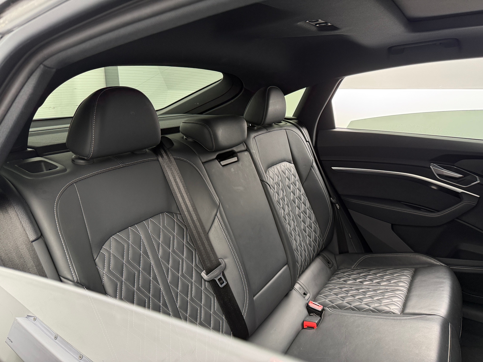 Thumbnail: 2022 Audi e-tron S - 5