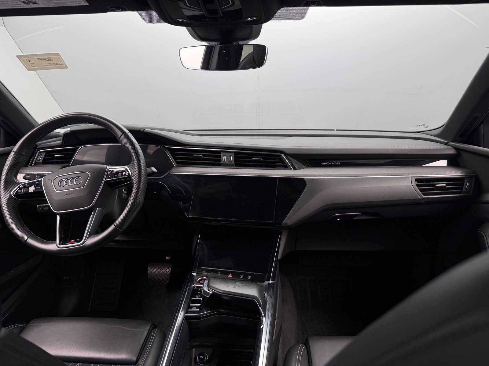 Thumbnail: 2022 Audi e-tron S - 2