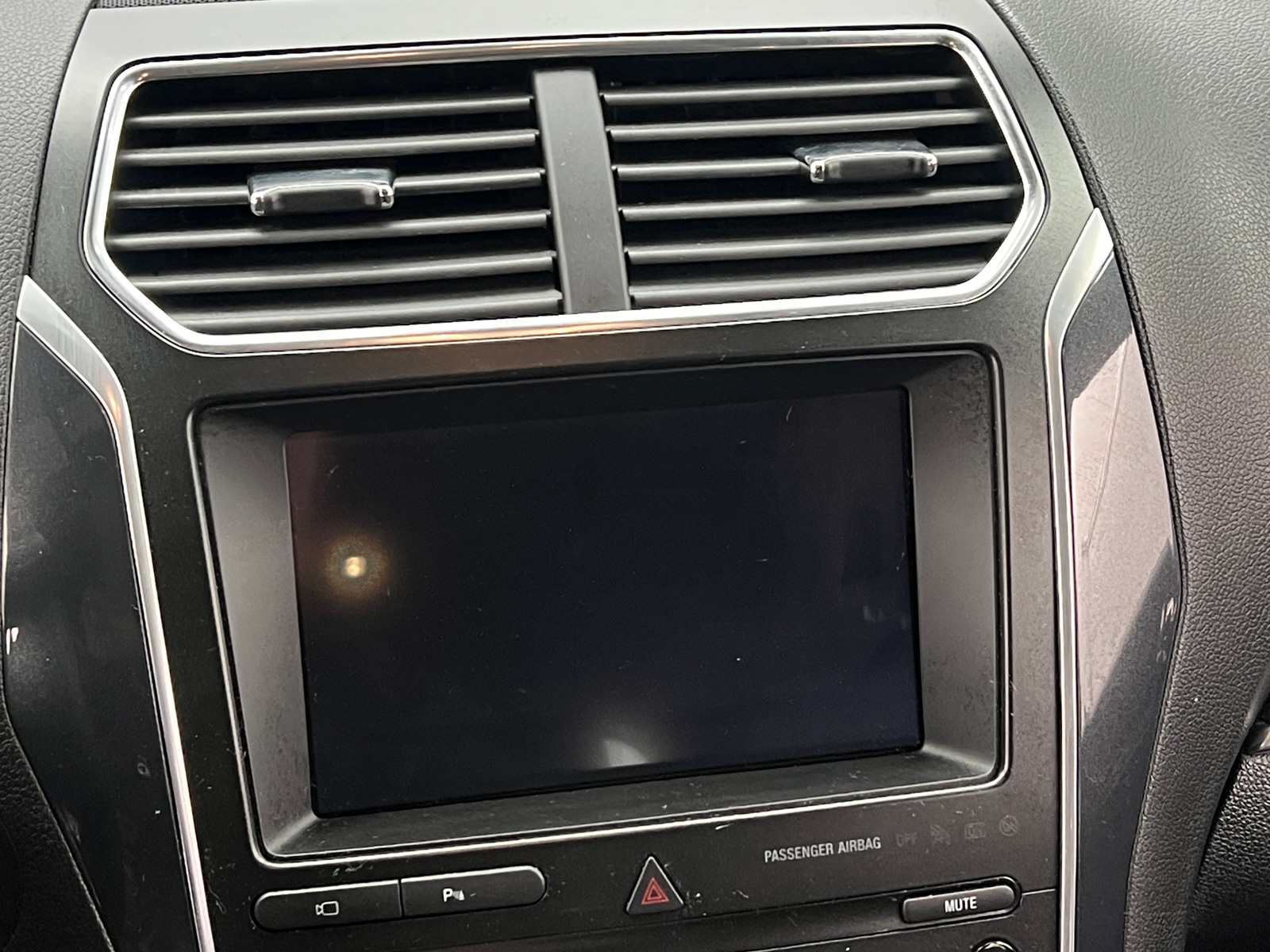 Thumbnail: 2019 Ford Explorer - 3