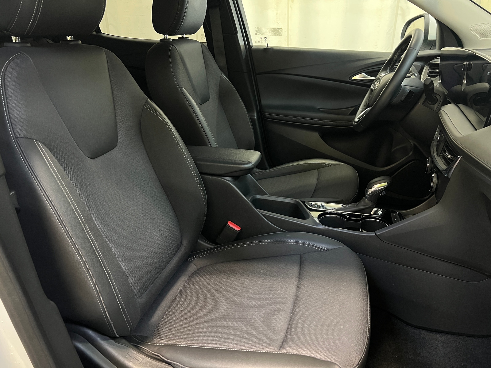 Thumbnail: 2025 Buick Encore GX - 2