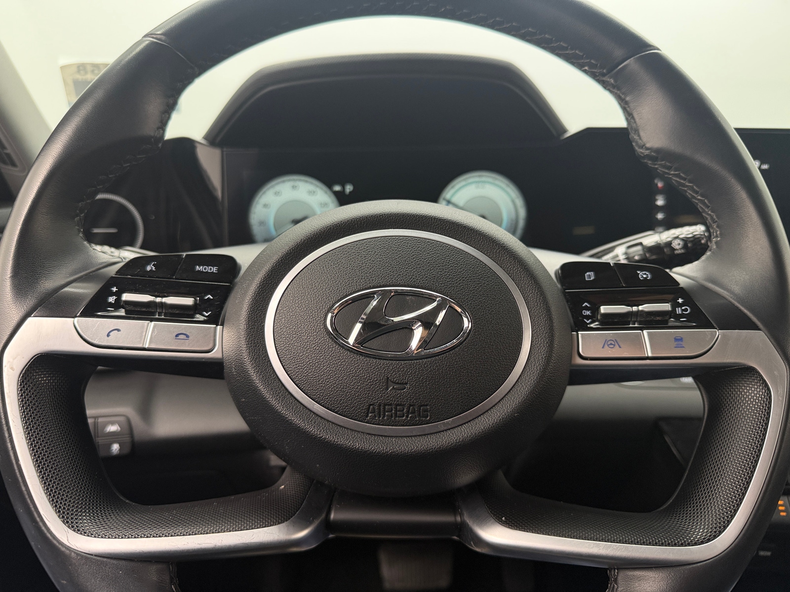 Thumbnail: 2023 Hyundai Elantra - 4