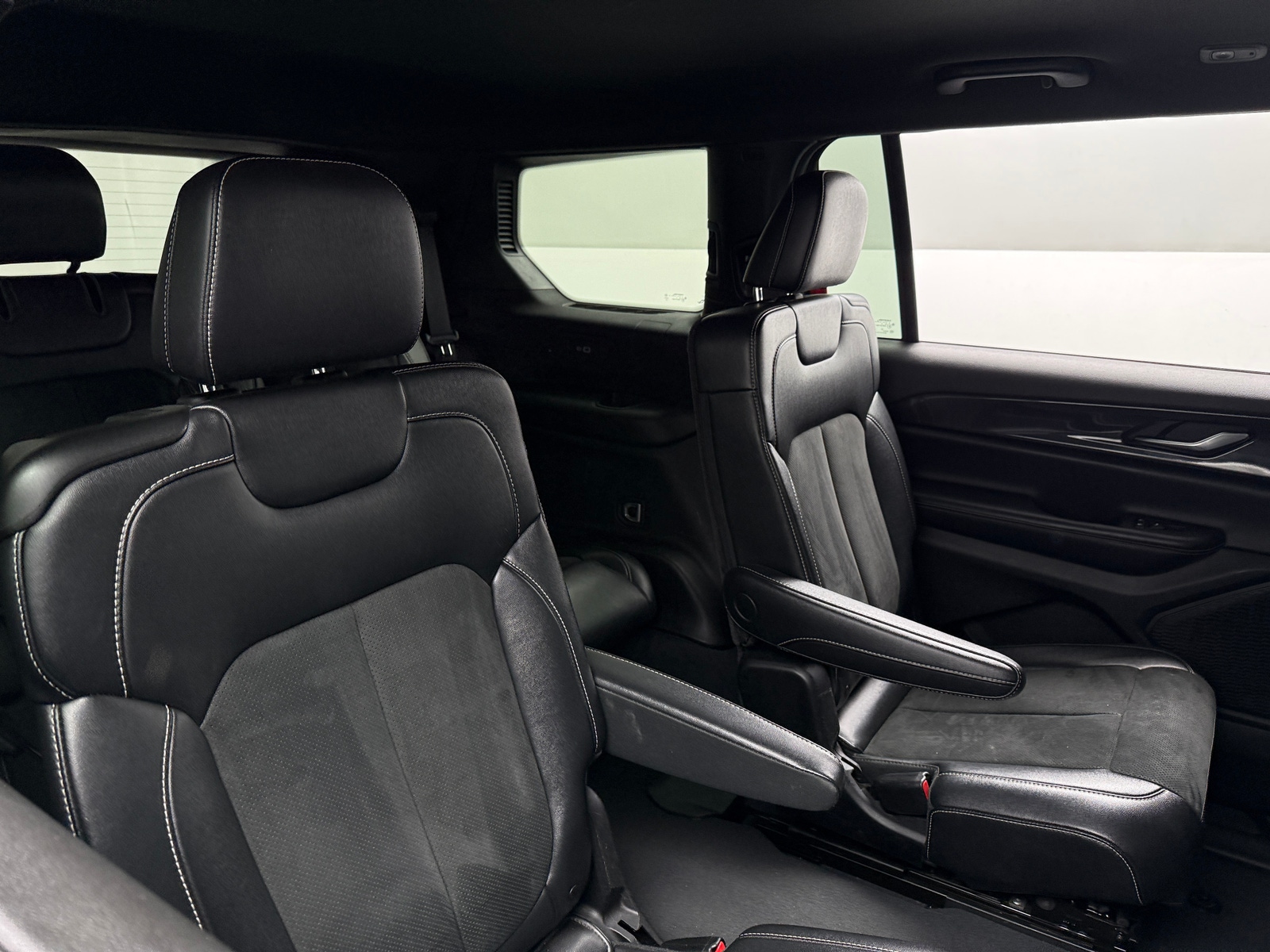 Thumbnail: 2023 Jeep Grand Cherokee L - 5