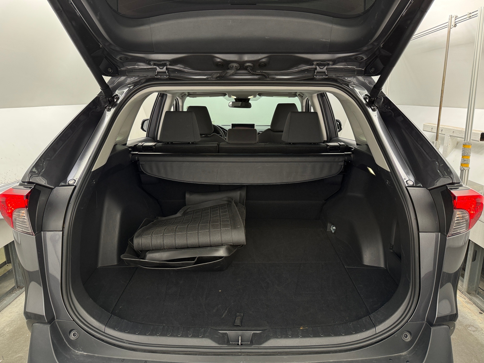 Thumbnail: 2025 Toyota RAV4 - 7