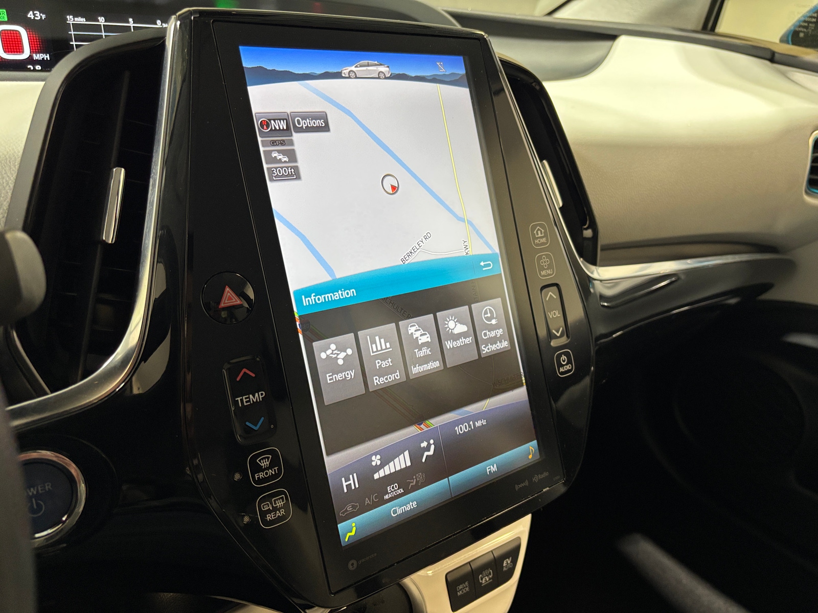 Thumbnail: 2017 Toyota Prius Prime - 3