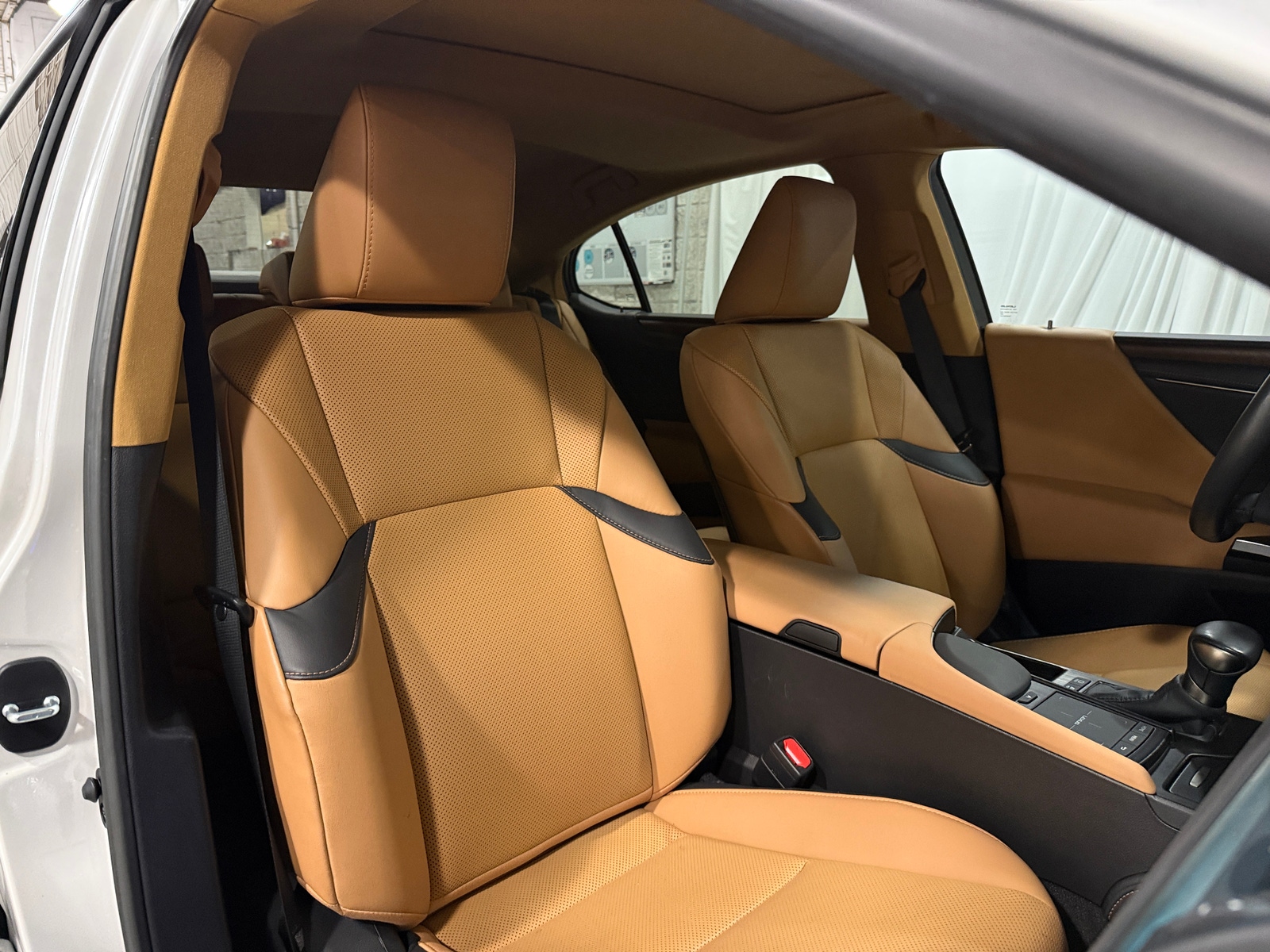 Thumbnail: 2022 Lexus ES - 2