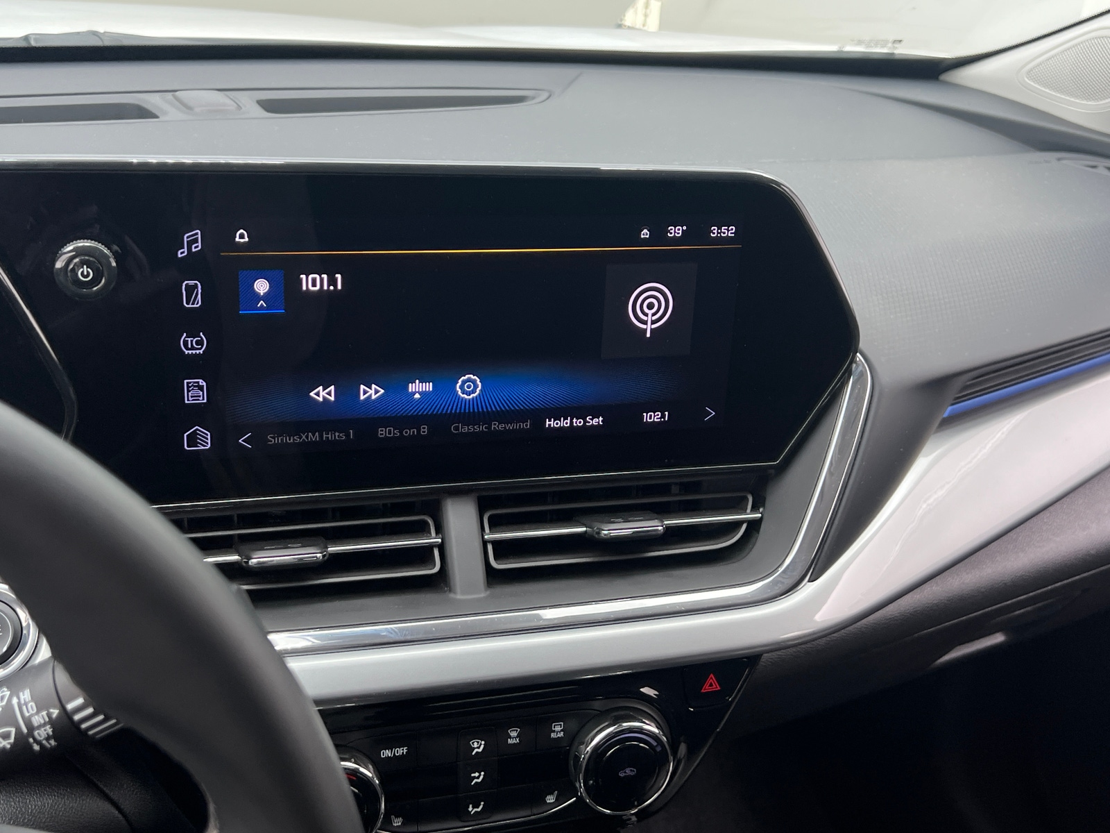 Thumbnail: 2025 Chevrolet Trax - 4