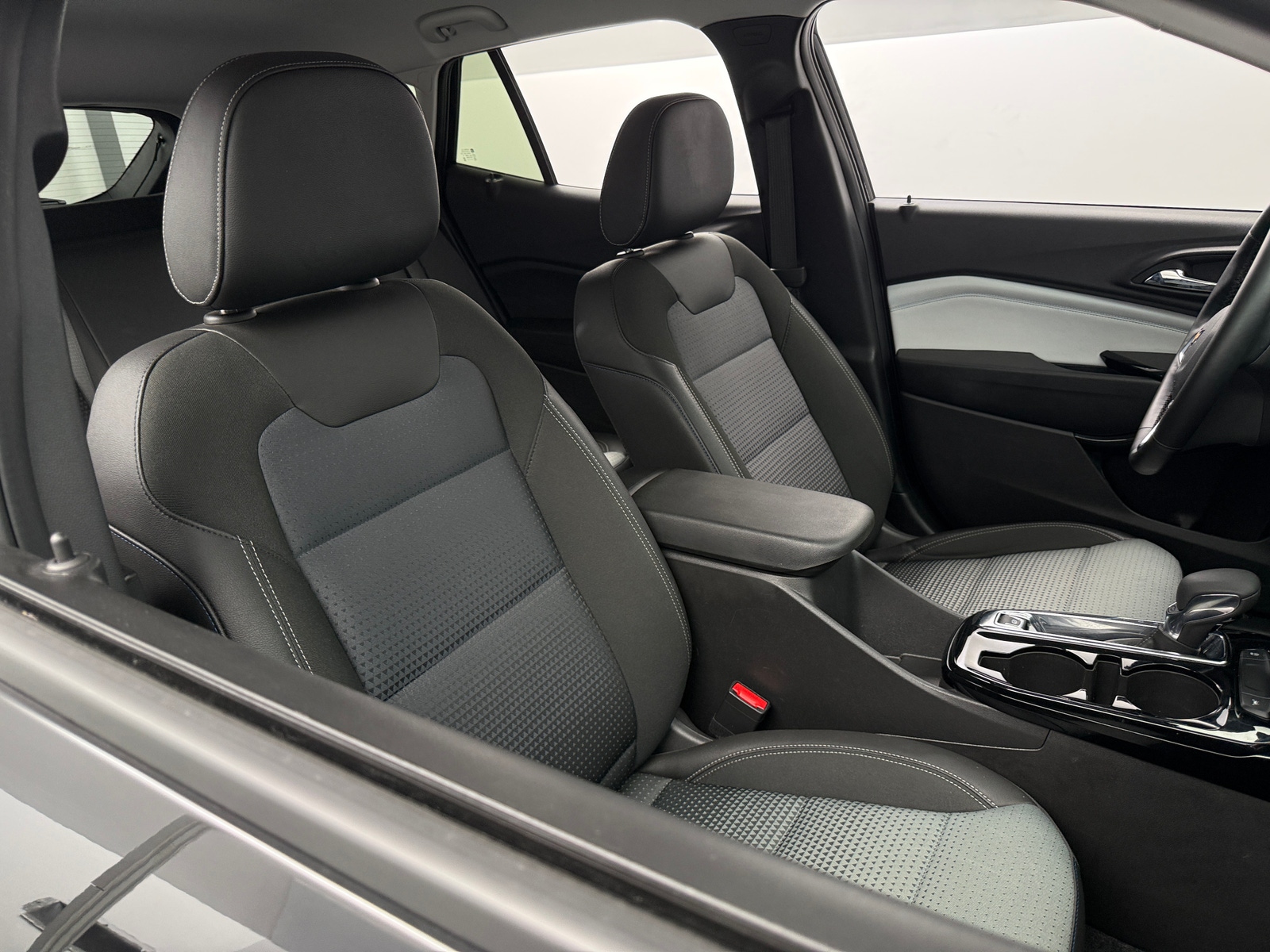 Thumbnail: 2025 Chevrolet Trax - 2