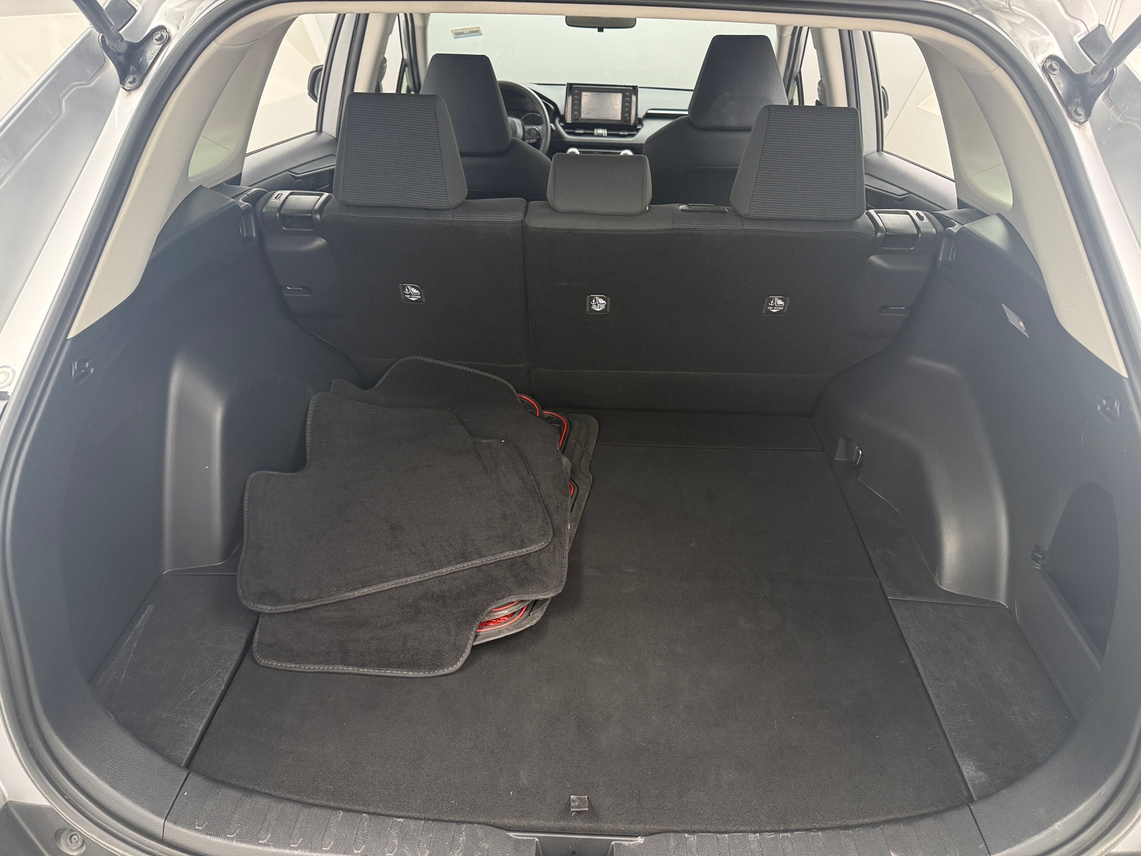 Thumbnail: 2019 Toyota RAV4 - 7