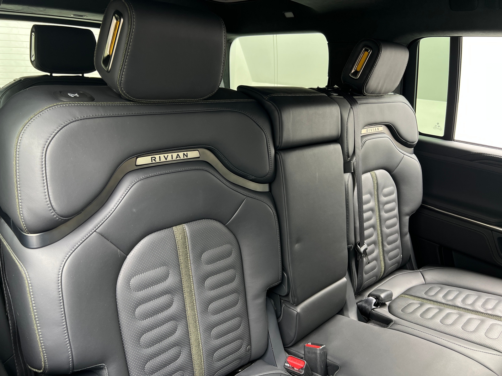 Thumbnail: 2022 Rivian R1S - 5