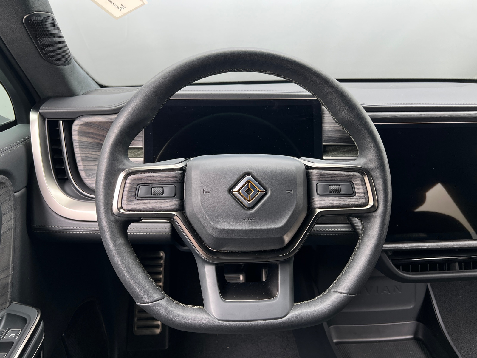 Thumbnail: 2022 Rivian R1S - 4