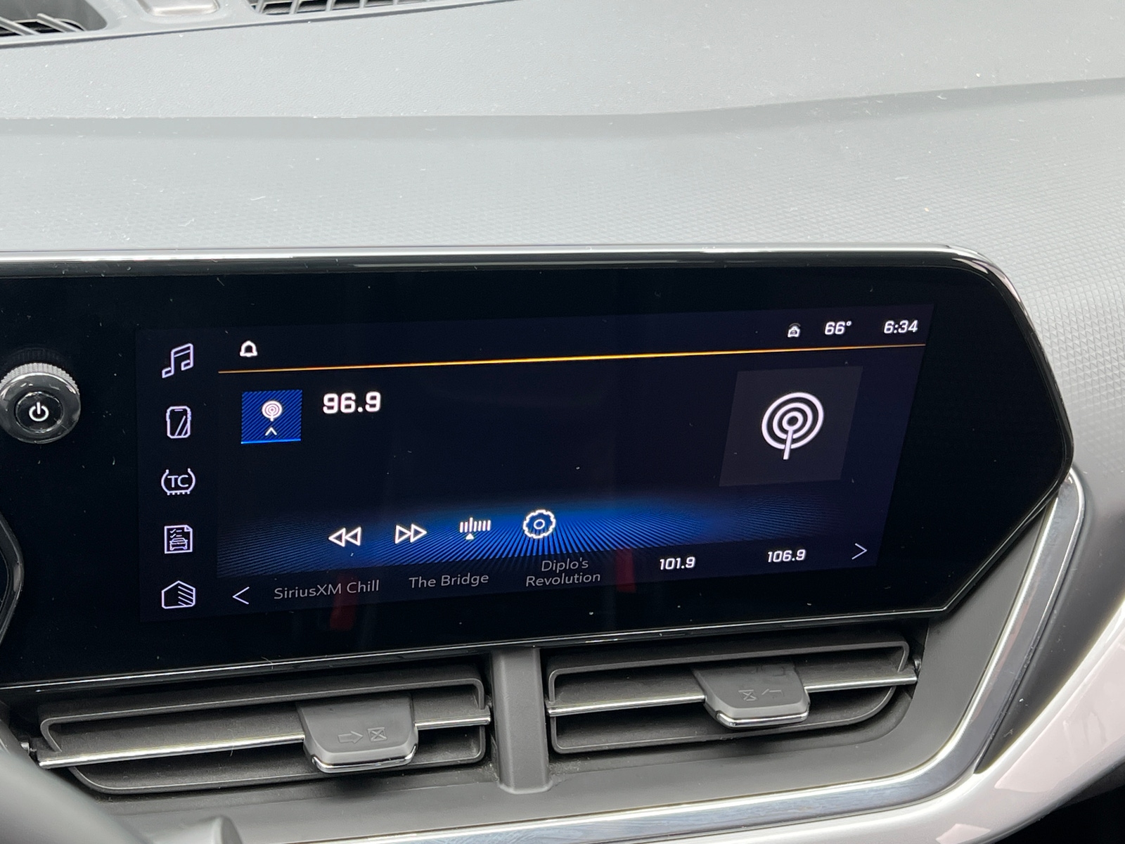 Thumbnail: 2025 Chevrolet Trax - 4